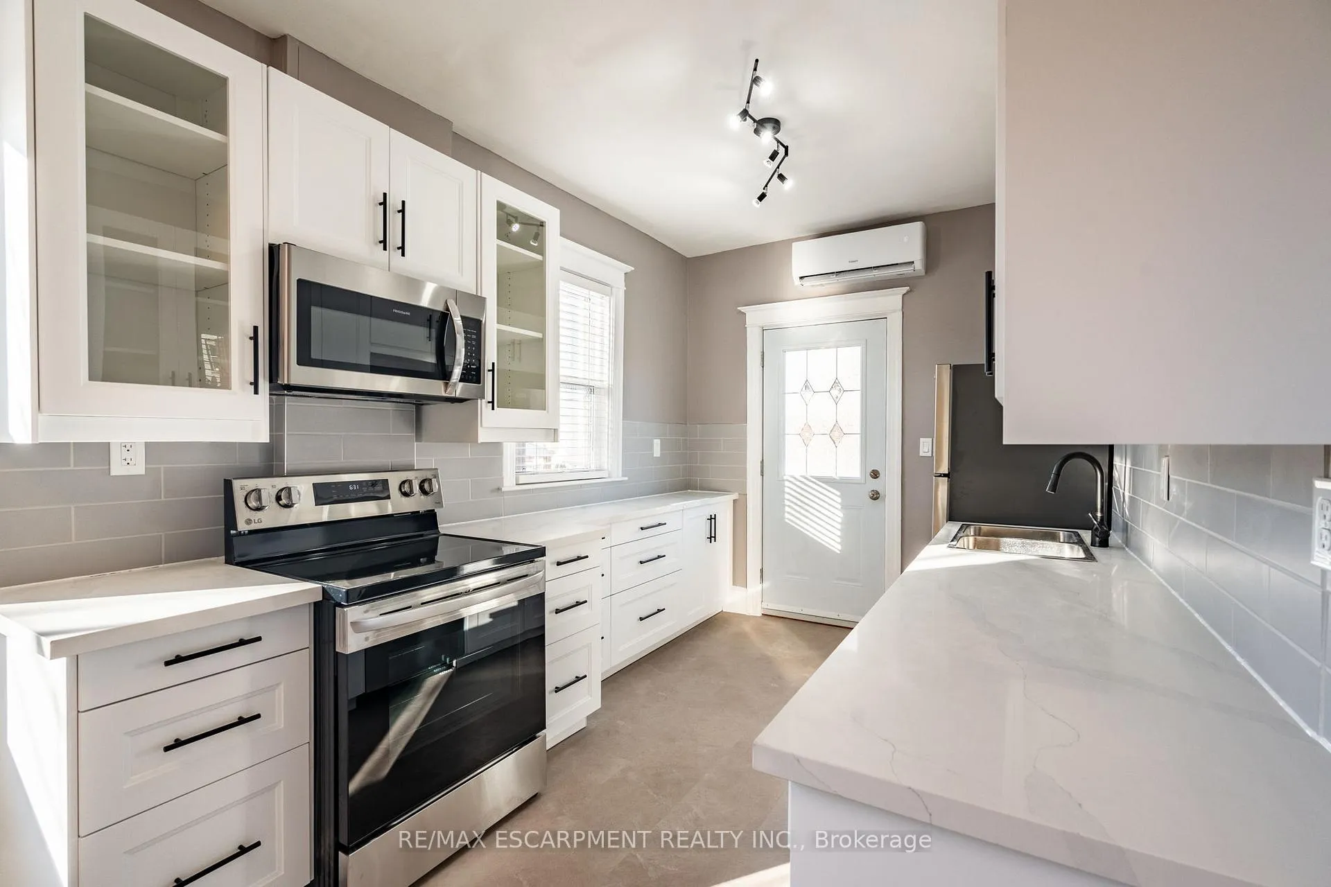 Photo 11 of 68-70 Robert Street N, Hamilton, Beasley — HOMEH