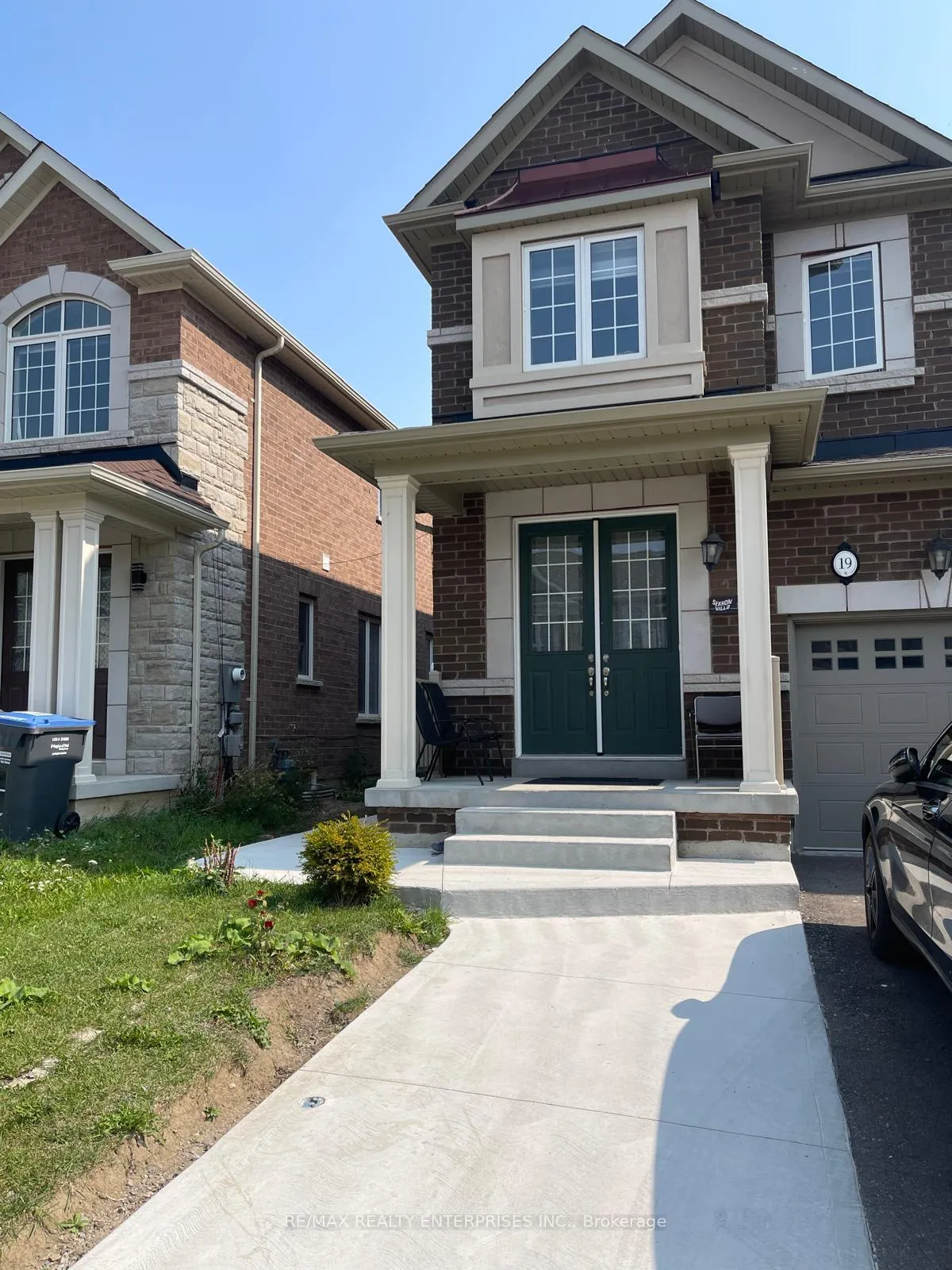 Photo 2 of 19 Dale Meadows Road, Brampton, Northwest Brampton — HOMEH