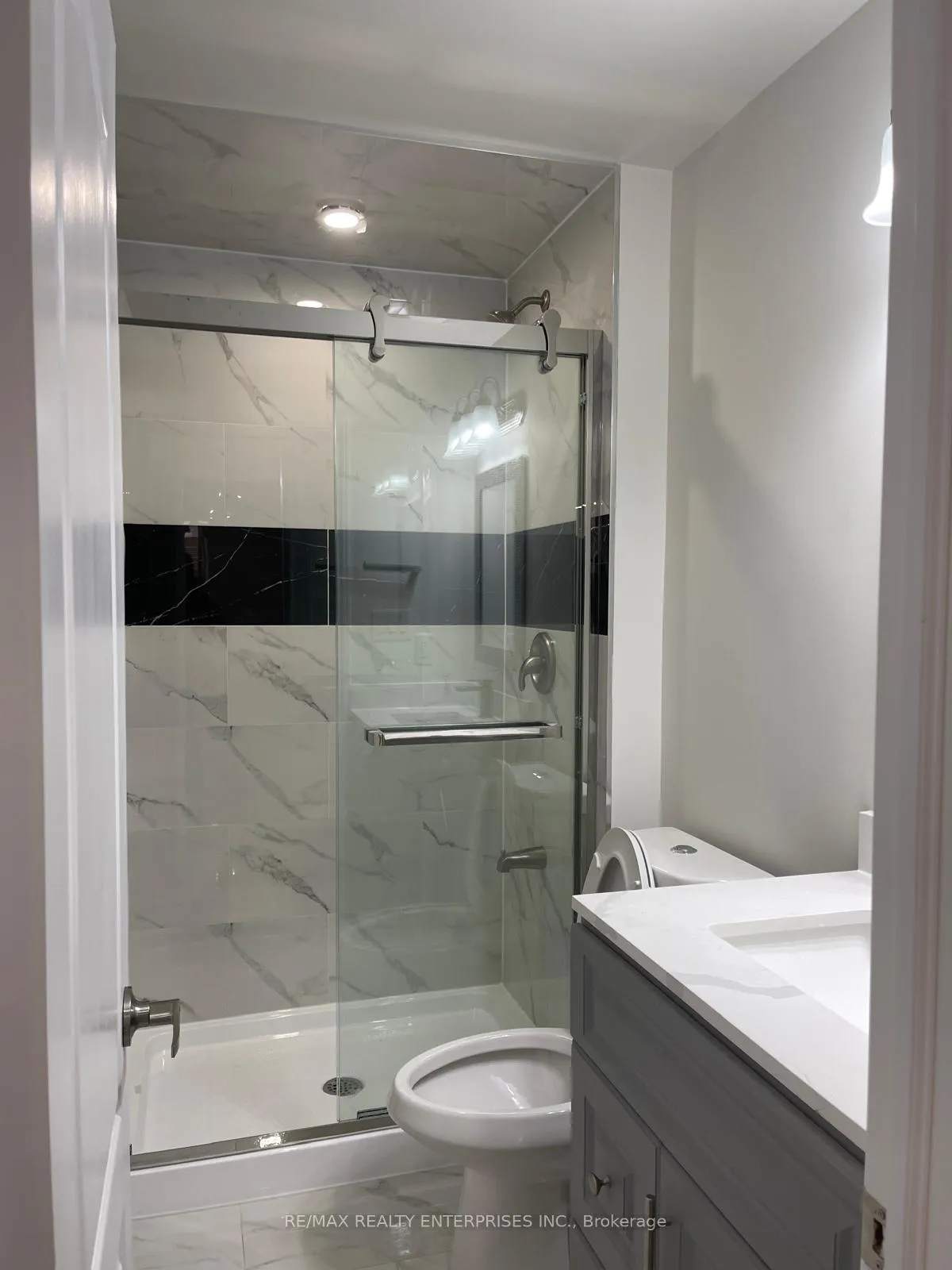 Photo 8 of 19 Dale Meadows Road, Brampton, Northwest Brampton — HOMEH