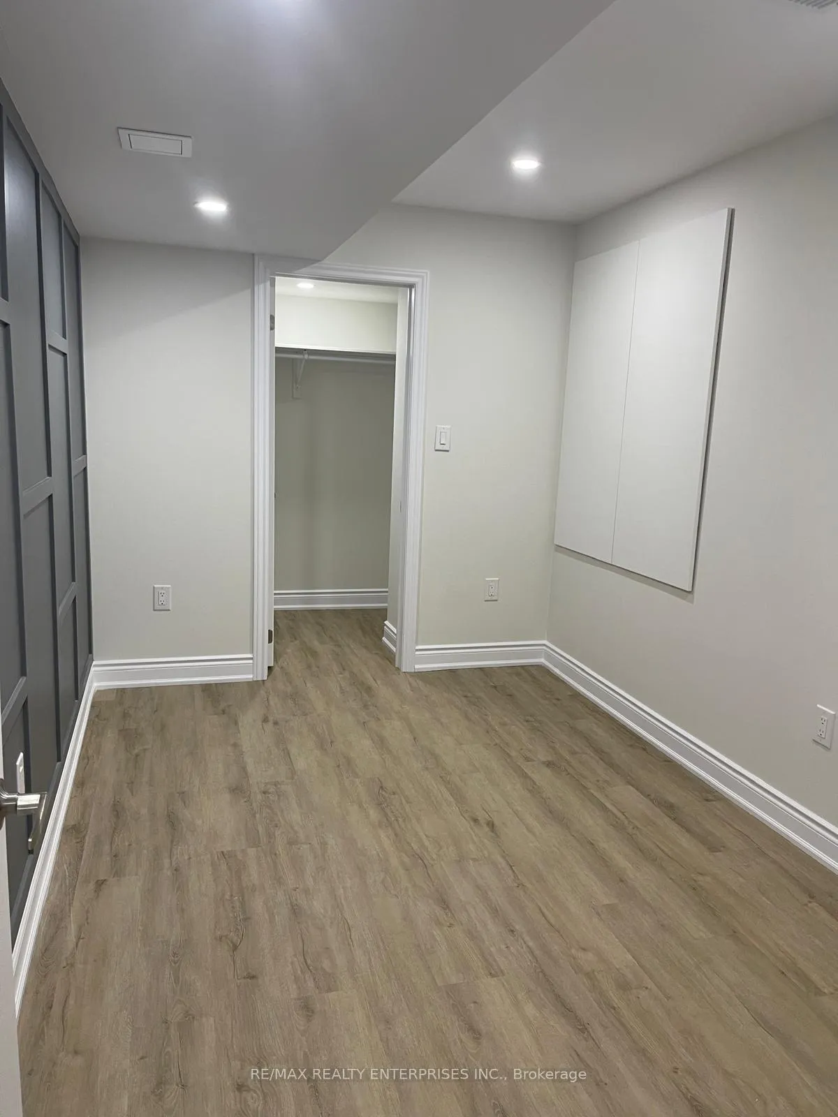 Photo 9 of 19 Dale Meadows Road, Brampton, Northwest Brampton — HOMEH