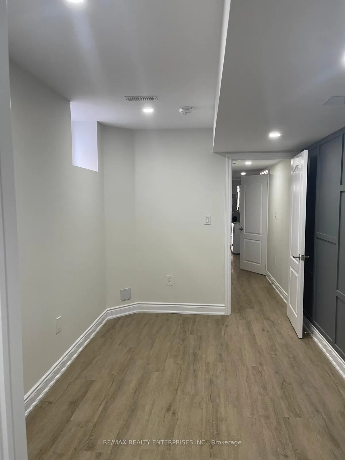 Photo 11 of 19 Dale Meadows Road, Brampton, Northwest Brampton — HOMEH