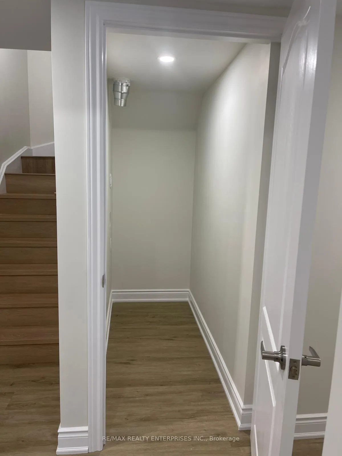 Photo 12 of 19 Dale Meadows Road, Brampton, Northwest Brampton — HOMEH