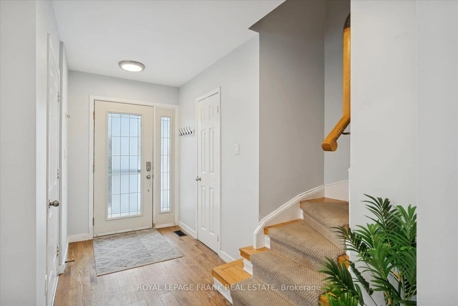 Photo 3 of 549 Cobblehill Drive, Oshawa, Pinecrest — HOMEH