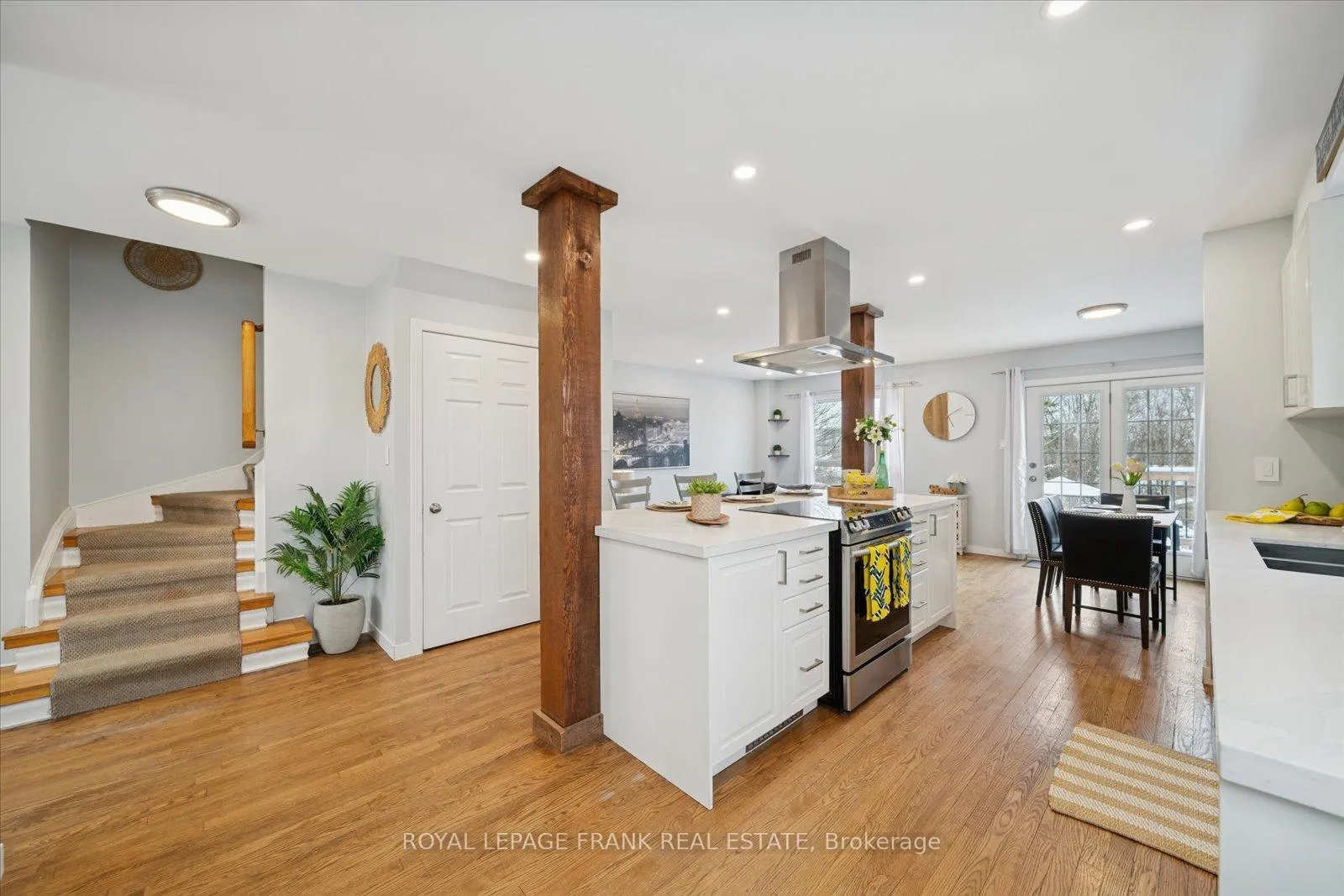 Photo 4 of 549 Cobblehill Drive, Oshawa, Pinecrest — HOMEH
