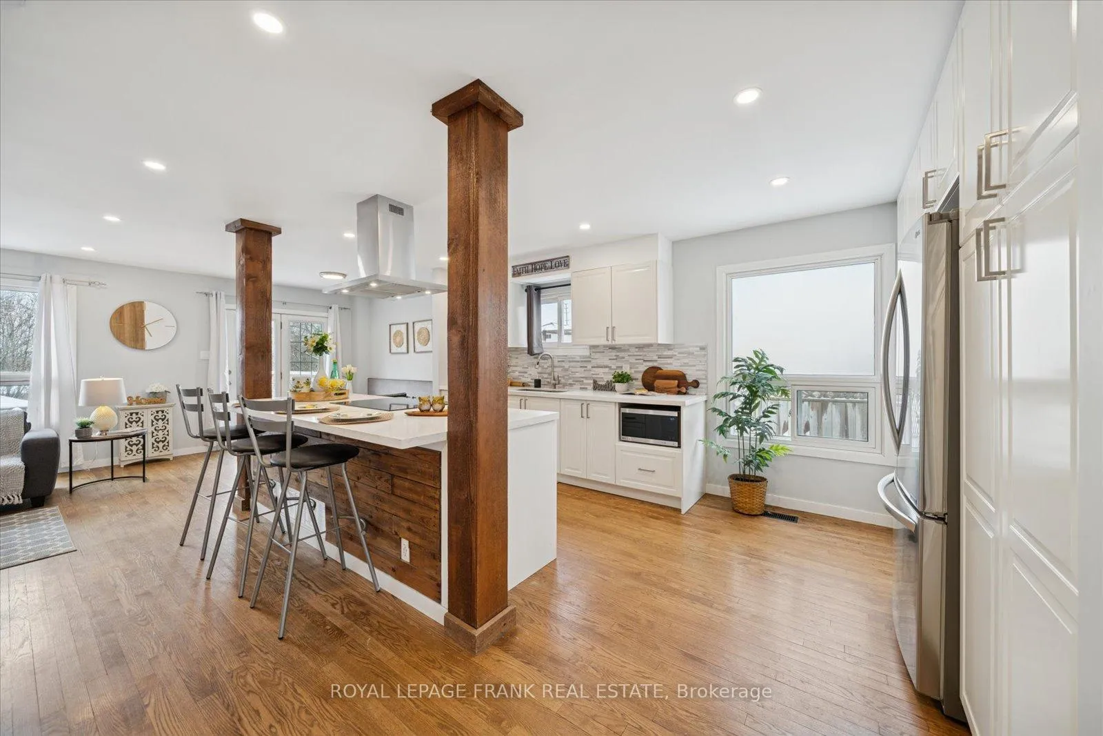Photo 5 of 549 Cobblehill Drive, Oshawa, Pinecrest — HOMEH