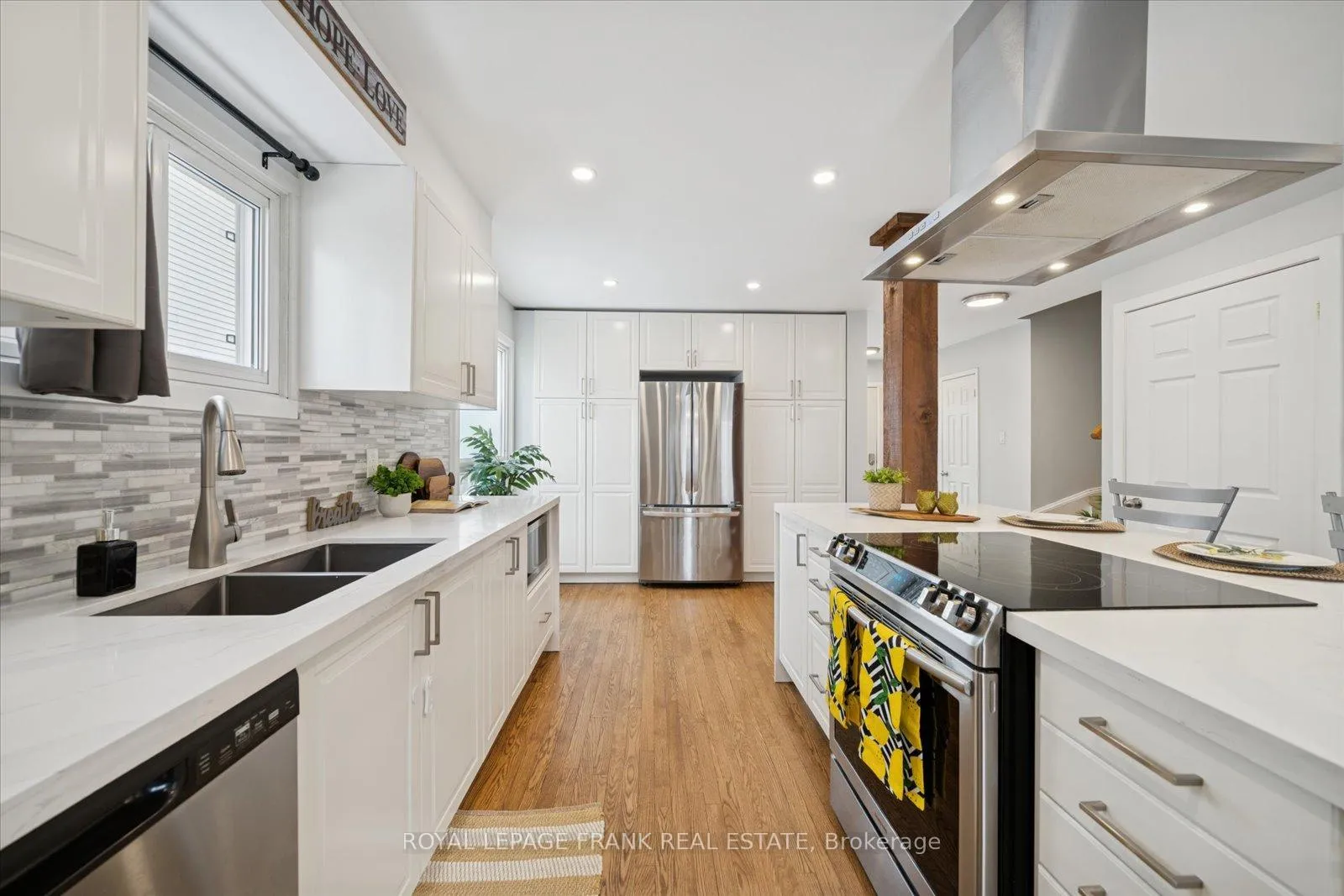 Photo 9 of 549 Cobblehill Drive, Oshawa, Pinecrest — HOMEH