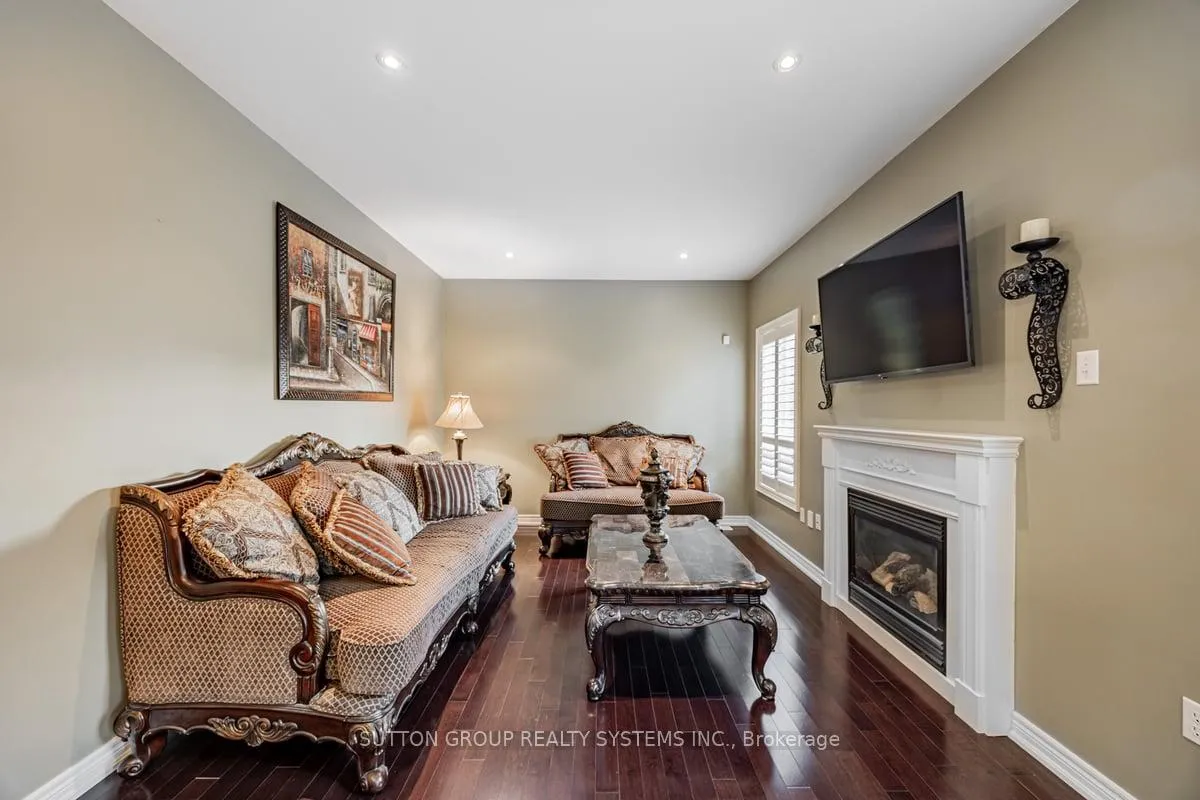 Photo 13 of 1674 Badgley Drive, Oshawa, Taunton — HOMEH
