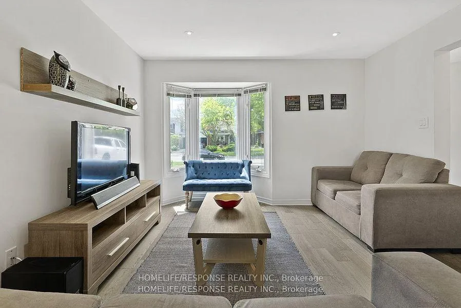 Photo 6 of 2101 Clipper Crescent, Burlington, Headon — HOMEH