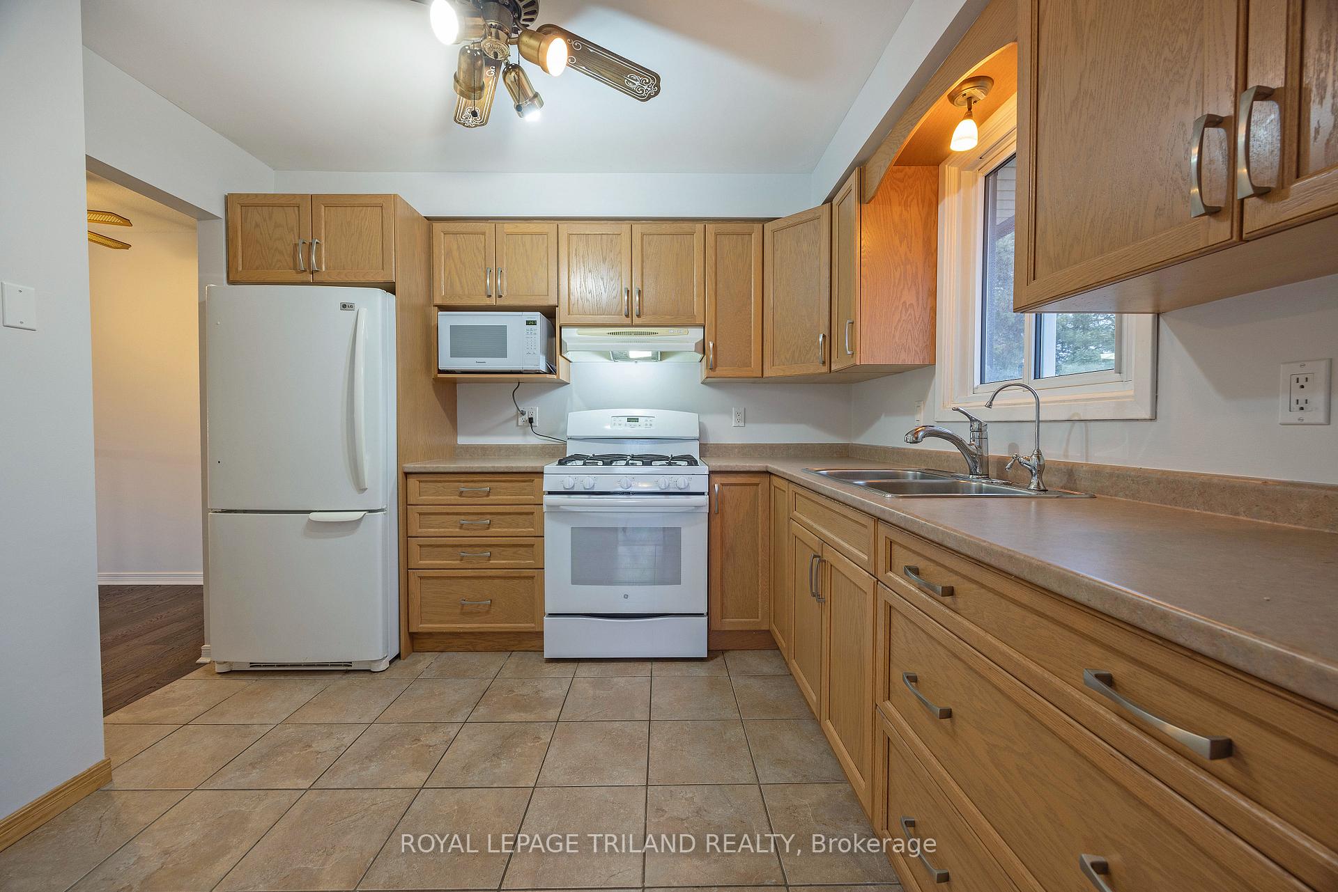 Photo 11 of 110 Hazelwood Crescent, Central Elgin, Belmont — HOMEH