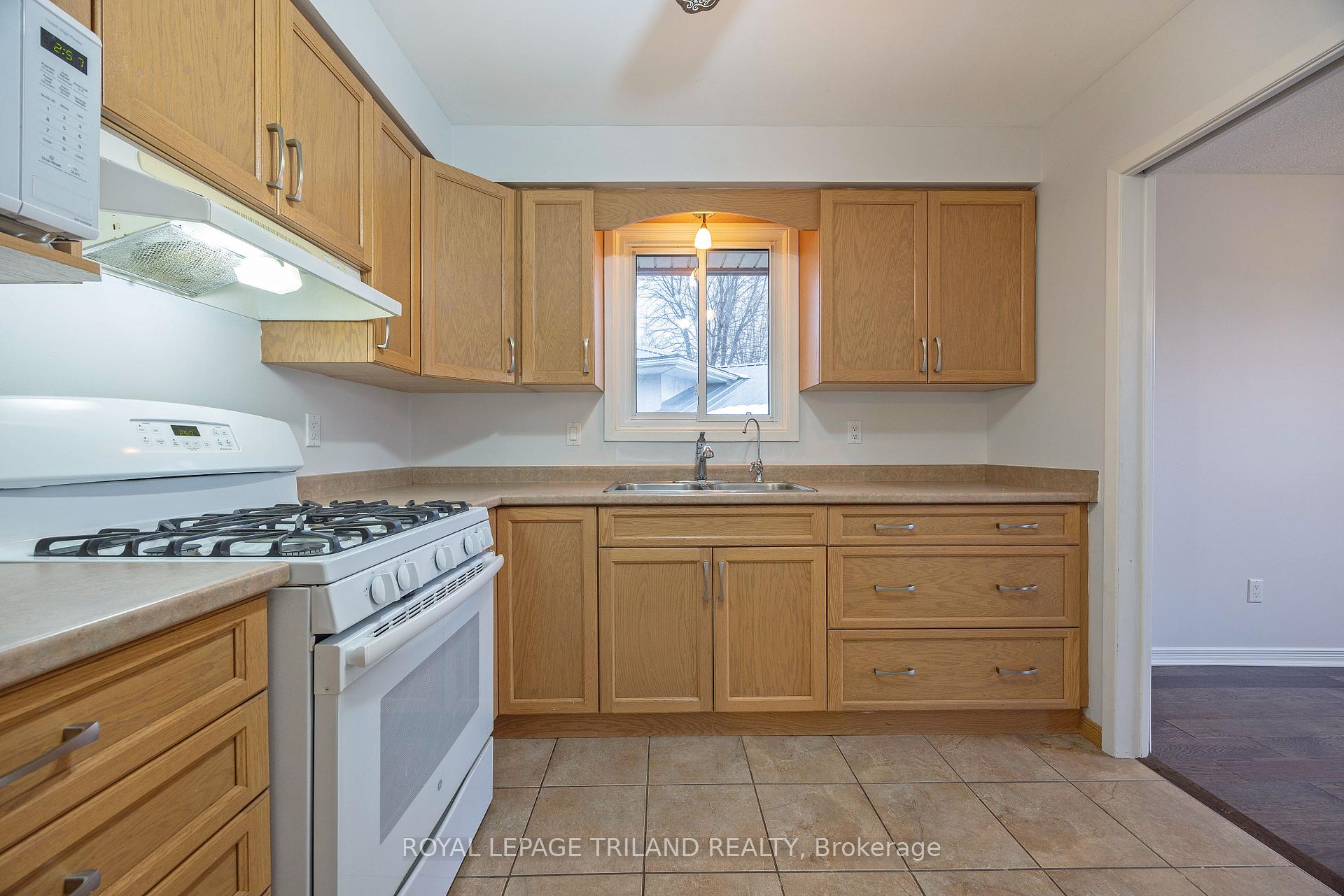 Photo 12 of 110 Hazelwood Crescent, Central Elgin, Belmont — HOMEH
