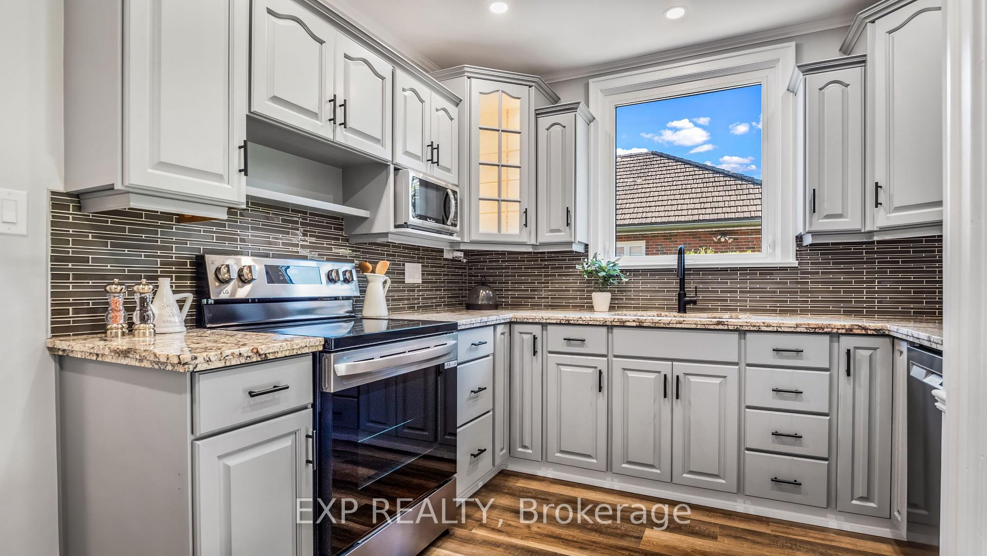 Photo 10 of 1036 Cedarwood Place, Burlington, LaSalle — HOMEH