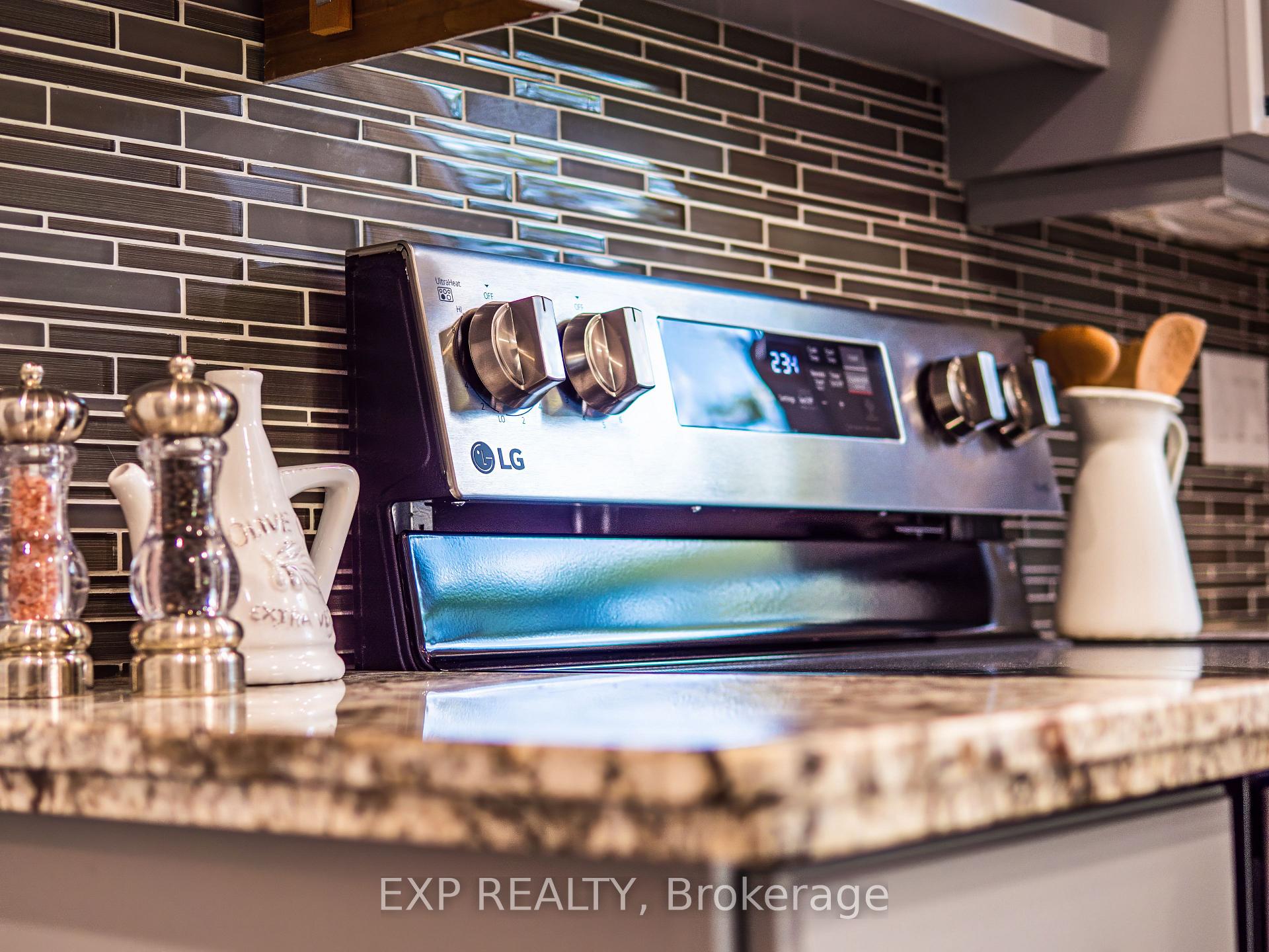 Photo 13 of 1036 Cedarwood Place, Burlington, LaSalle — HOMEH