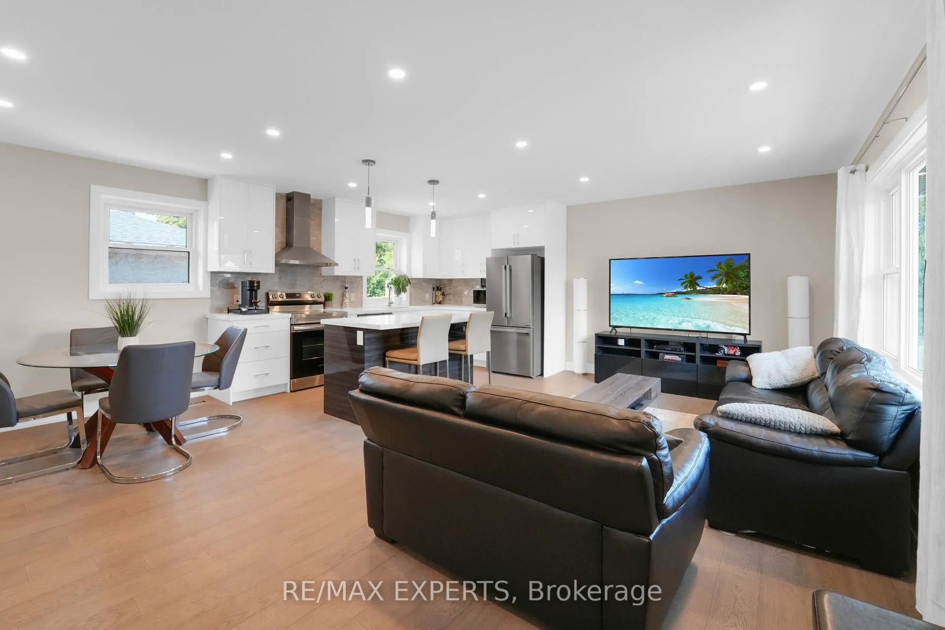 Photo 2 of 356 Pearl Street, Caledon, Bolton West — HOMEH