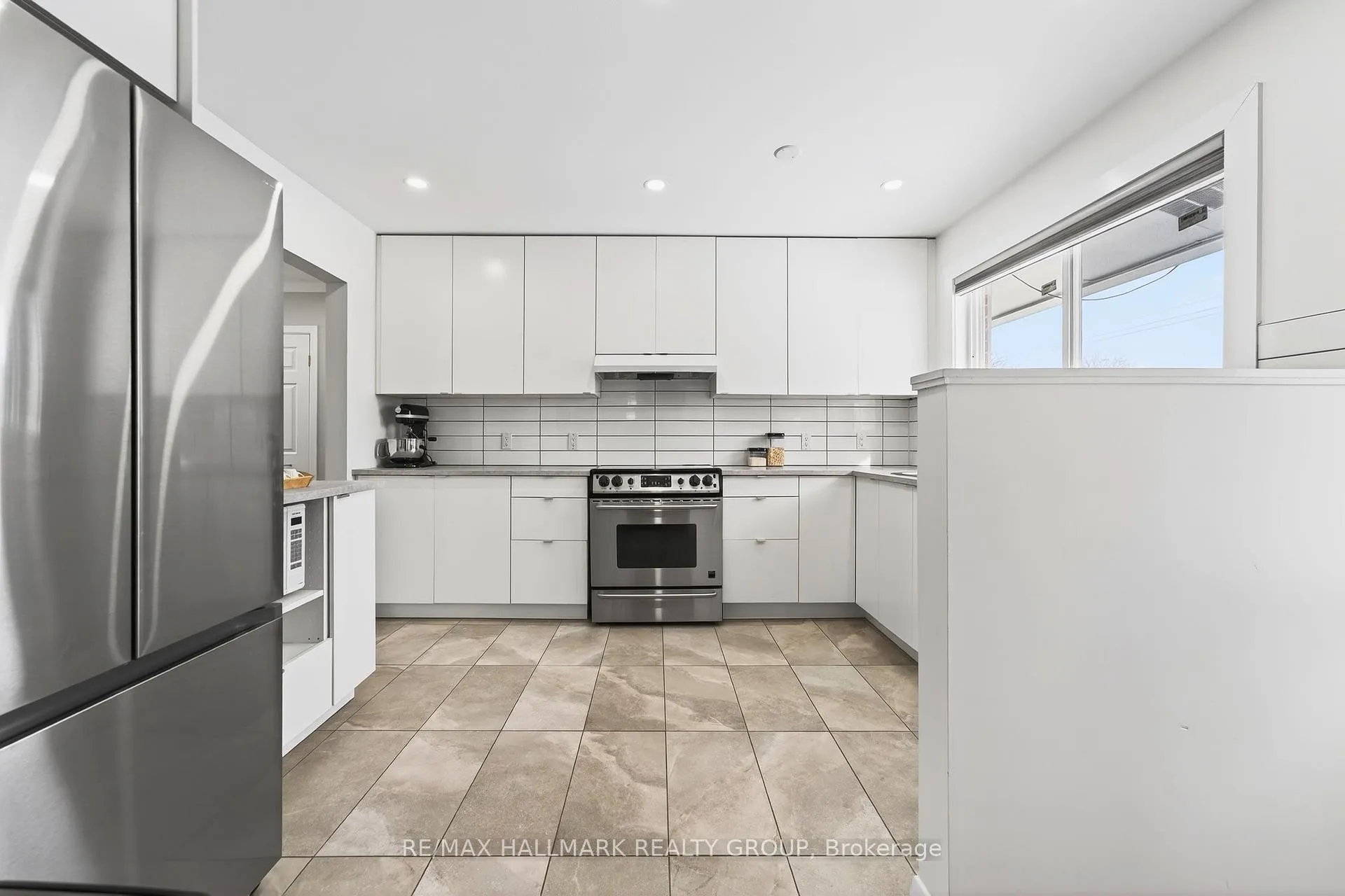Photo 13 of 48 Knoxdale Road, Ottawa, Manordale — HOMEH