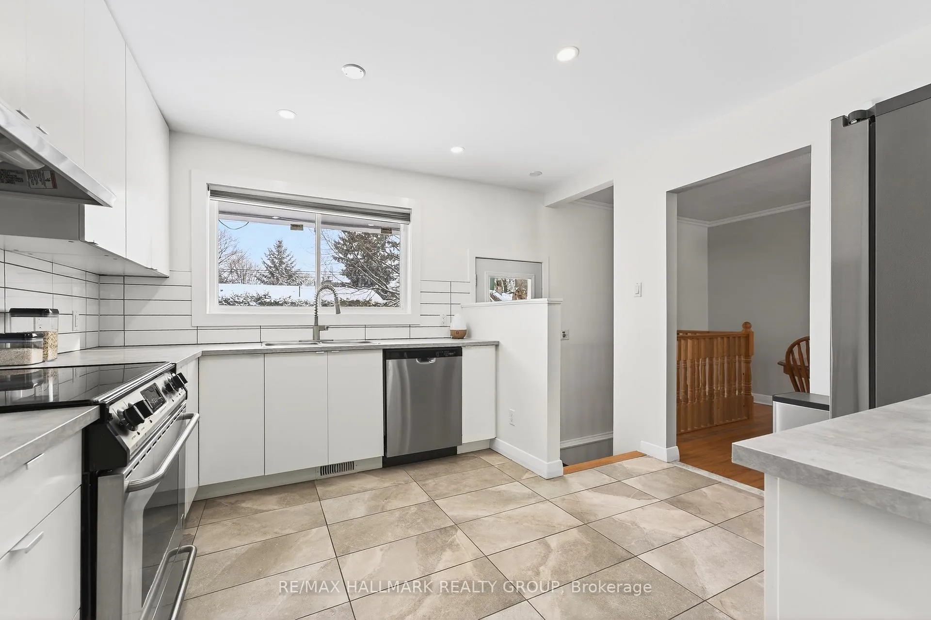 Photo 19 of 48 Knoxdale Road, Ottawa, Manordale — HOMEH