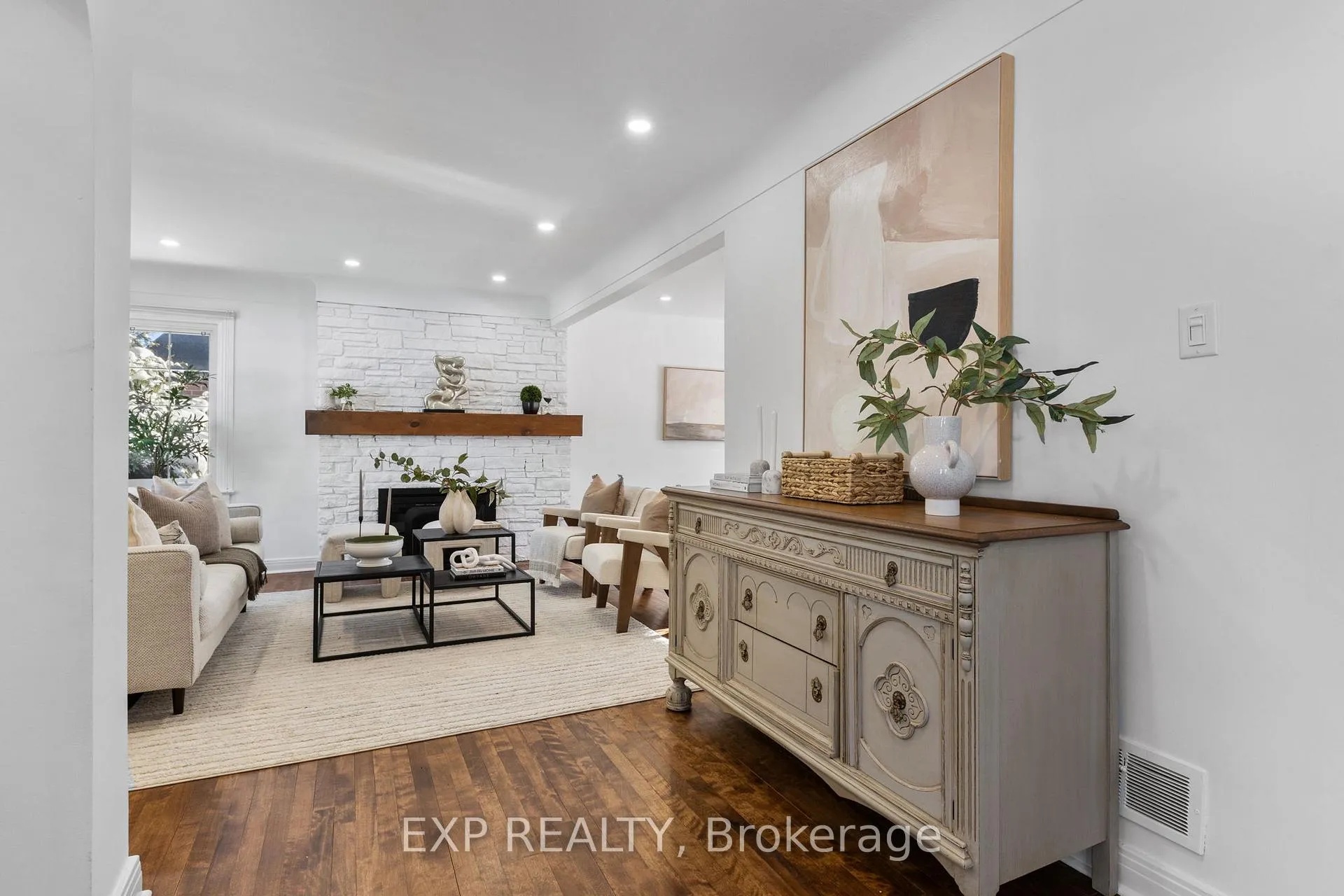 Photo 3 of 576 Donald Street, Ottawa, Overbrook/Castle Heights — HOMEH