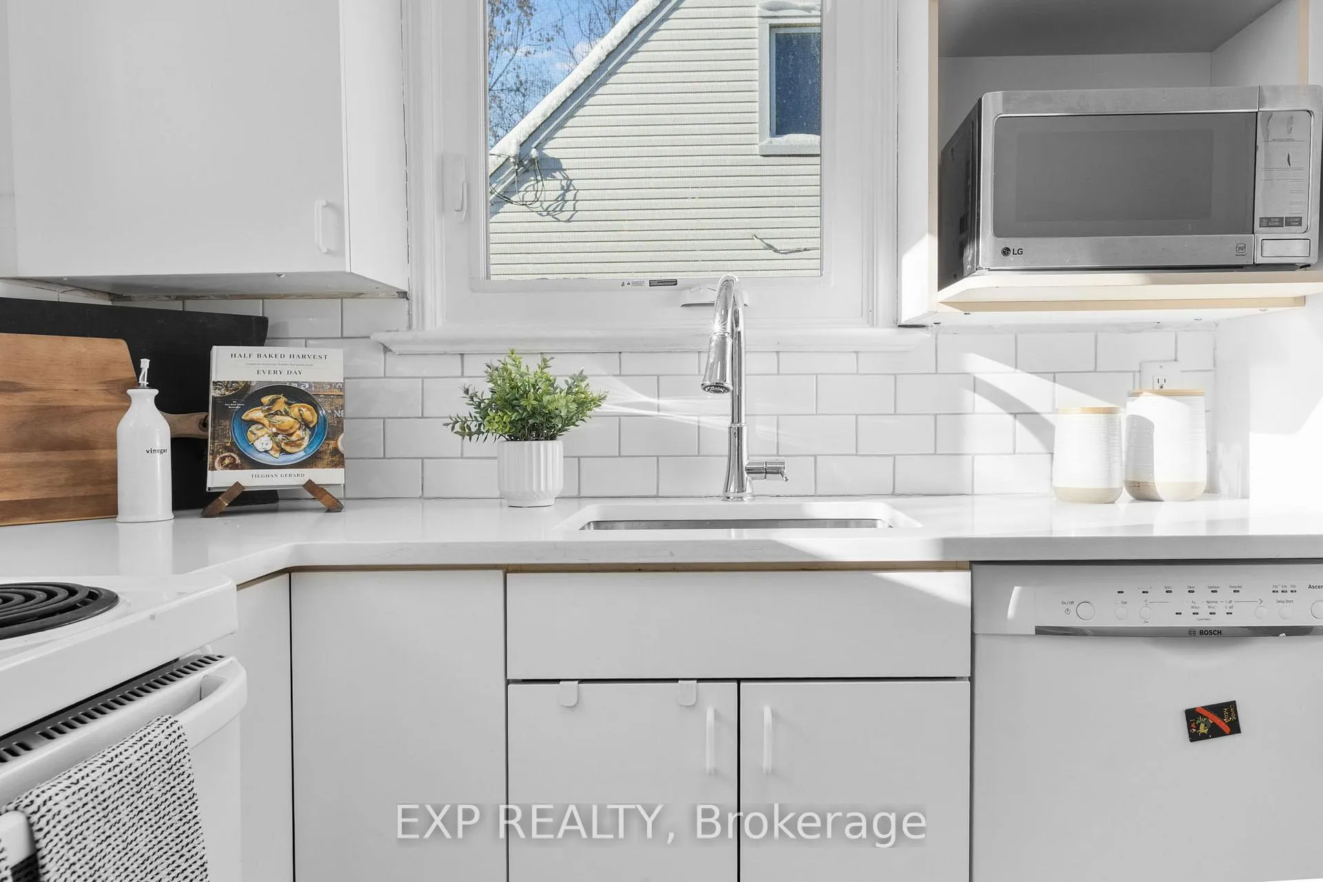 Photo 13 of 576 Donald Street, Ottawa, Overbrook/Castle Heights — HOMEH