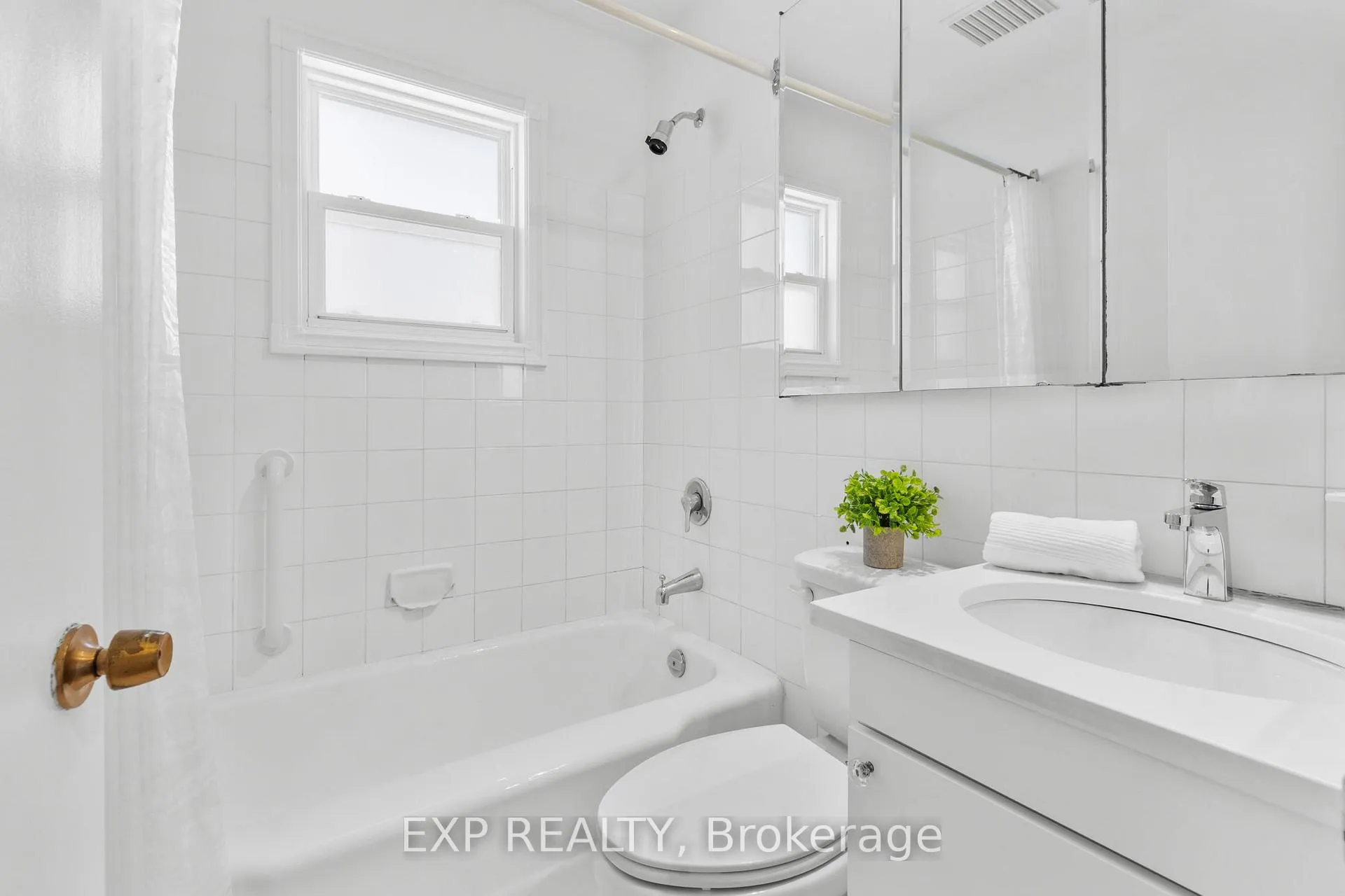 Photo 15 of 576 Donald Street, Ottawa, Overbrook/Castle Heights — HOMEH