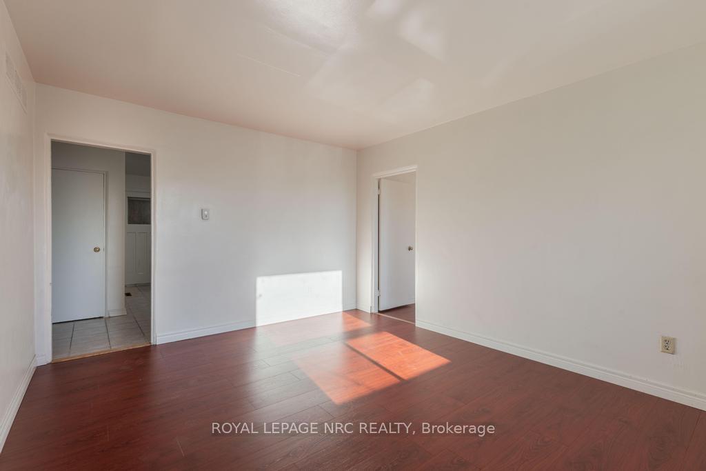 Photo 5 of Unit Unit 5, 389 Elizabeth Street, Grimsby, Grimsby Beach — HOMEH