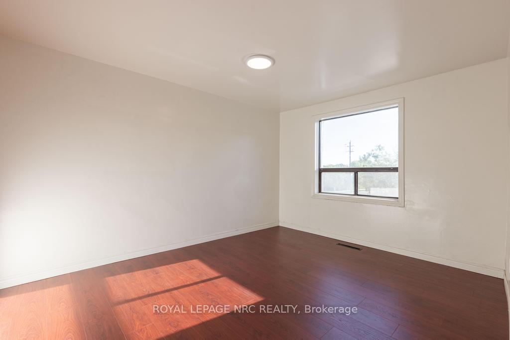 Photo 6 of Unit Unit 5, 389 Elizabeth Street, Grimsby, Grimsby Beach — HOMEH