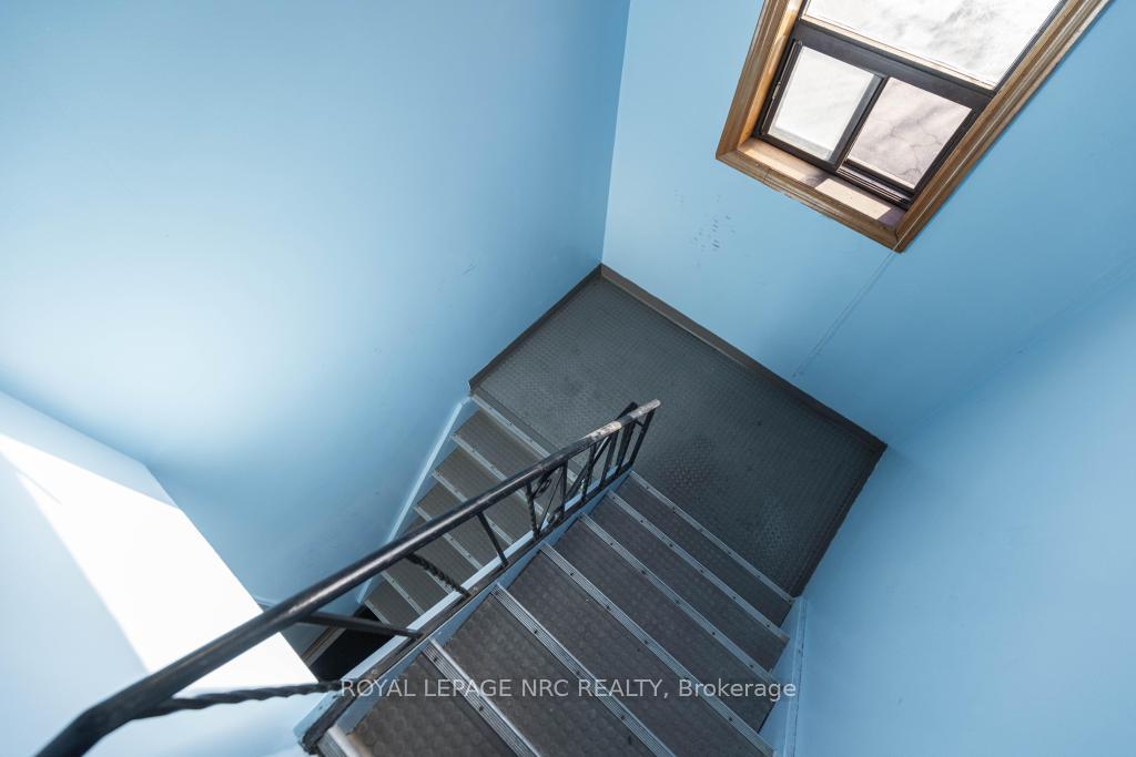 Photo 12 of Unit Unit 5, 389 Elizabeth Street, Grimsby, Grimsby Beach — HOMEH