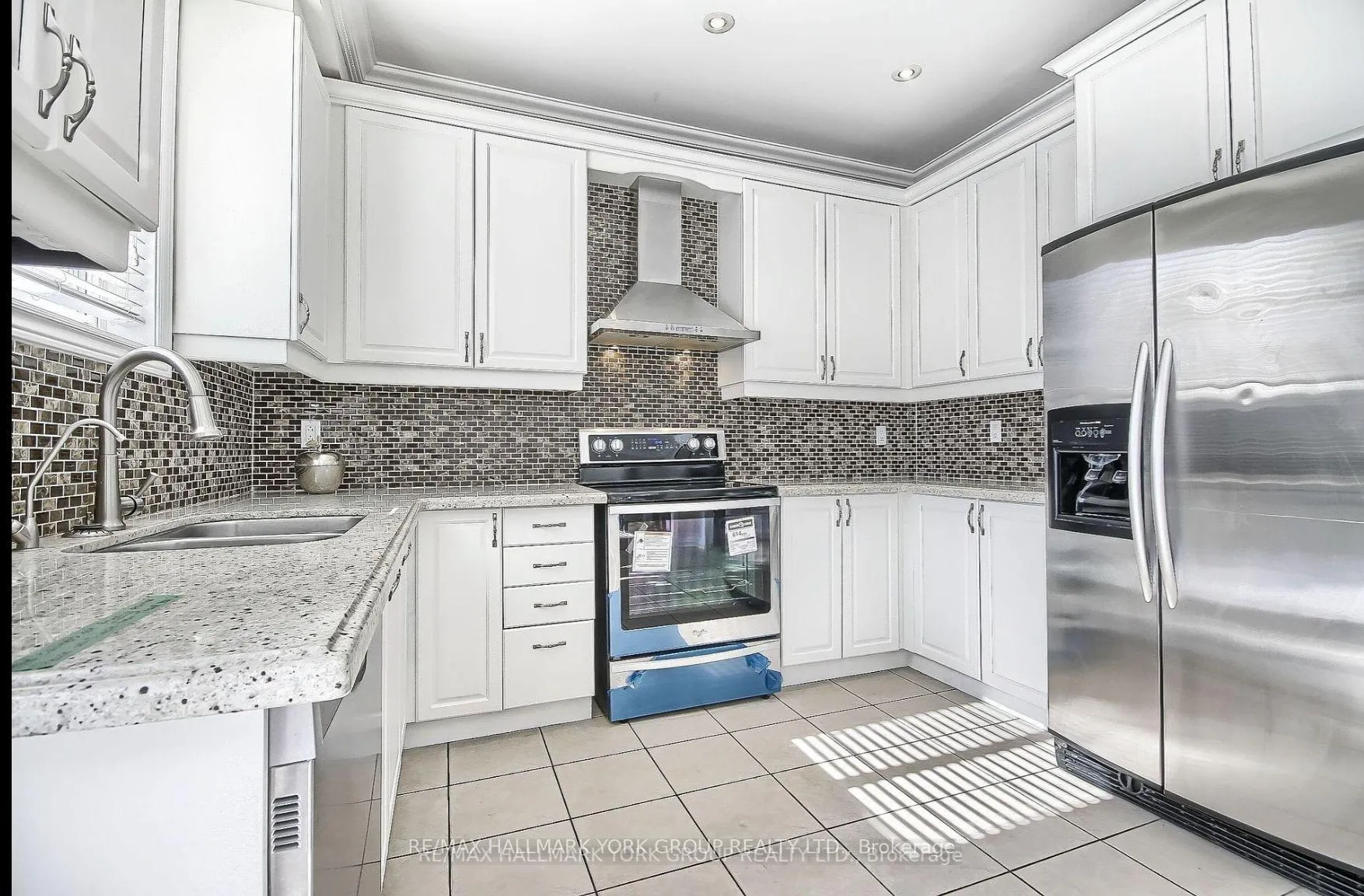 Photo 8 of 23 Haverhill Terrace, Aurora, Bayview Wellington — HOMEH