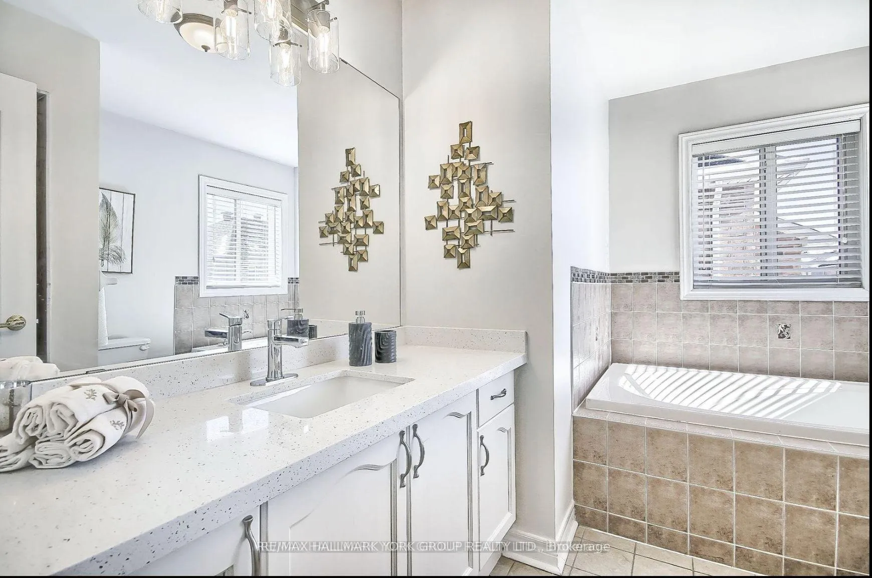 Photo 18 of 23 Haverhill Terrace, Aurora, Bayview Wellington — HOMEH