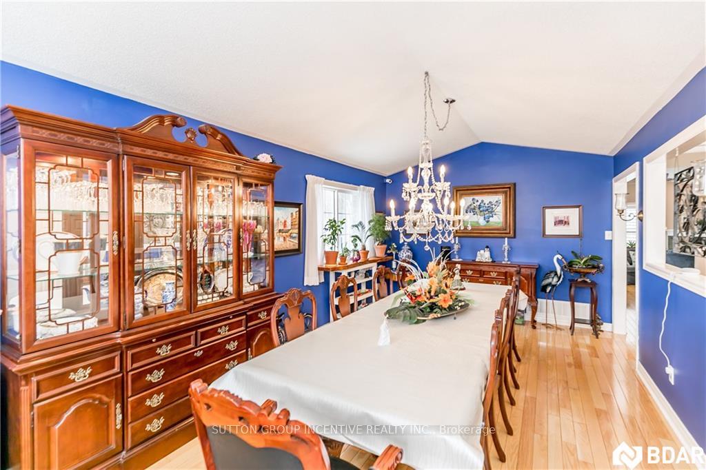 Photo 5 of 153 Emms Drive, Barrie, Holly — HOMEH