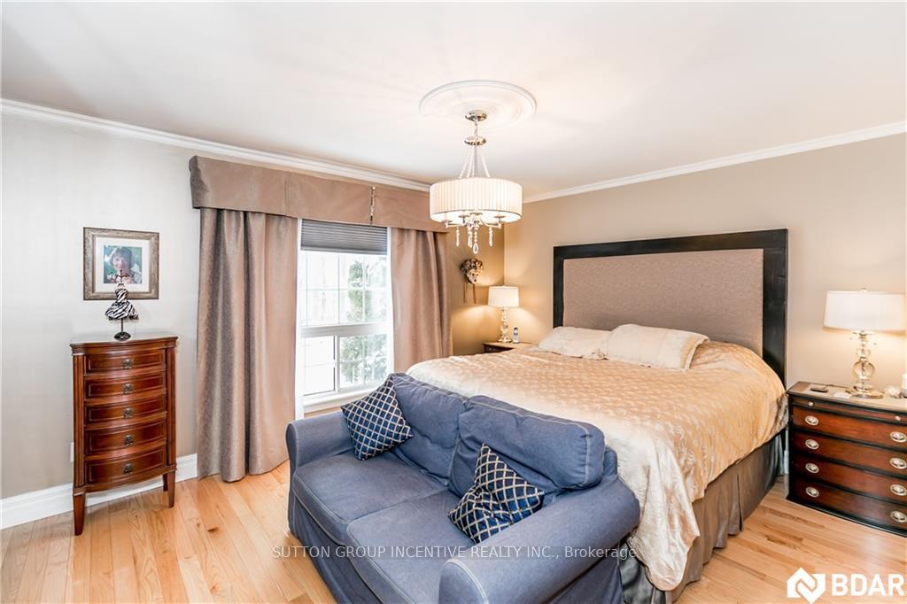 Photo 7 of 153 Emms Drive, Barrie, Holly — HOMEH