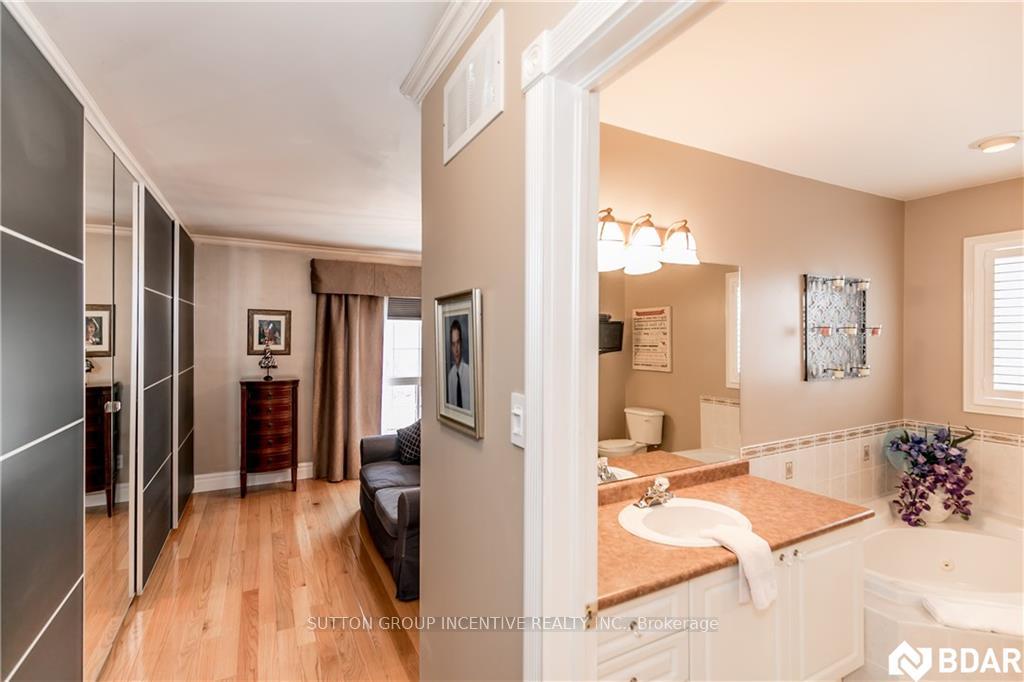 Photo 8 of 153 Emms Drive, Barrie, Holly — HOMEH