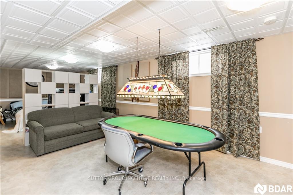 Photo 11 of 153 Emms Drive, Barrie, Holly — HOMEH