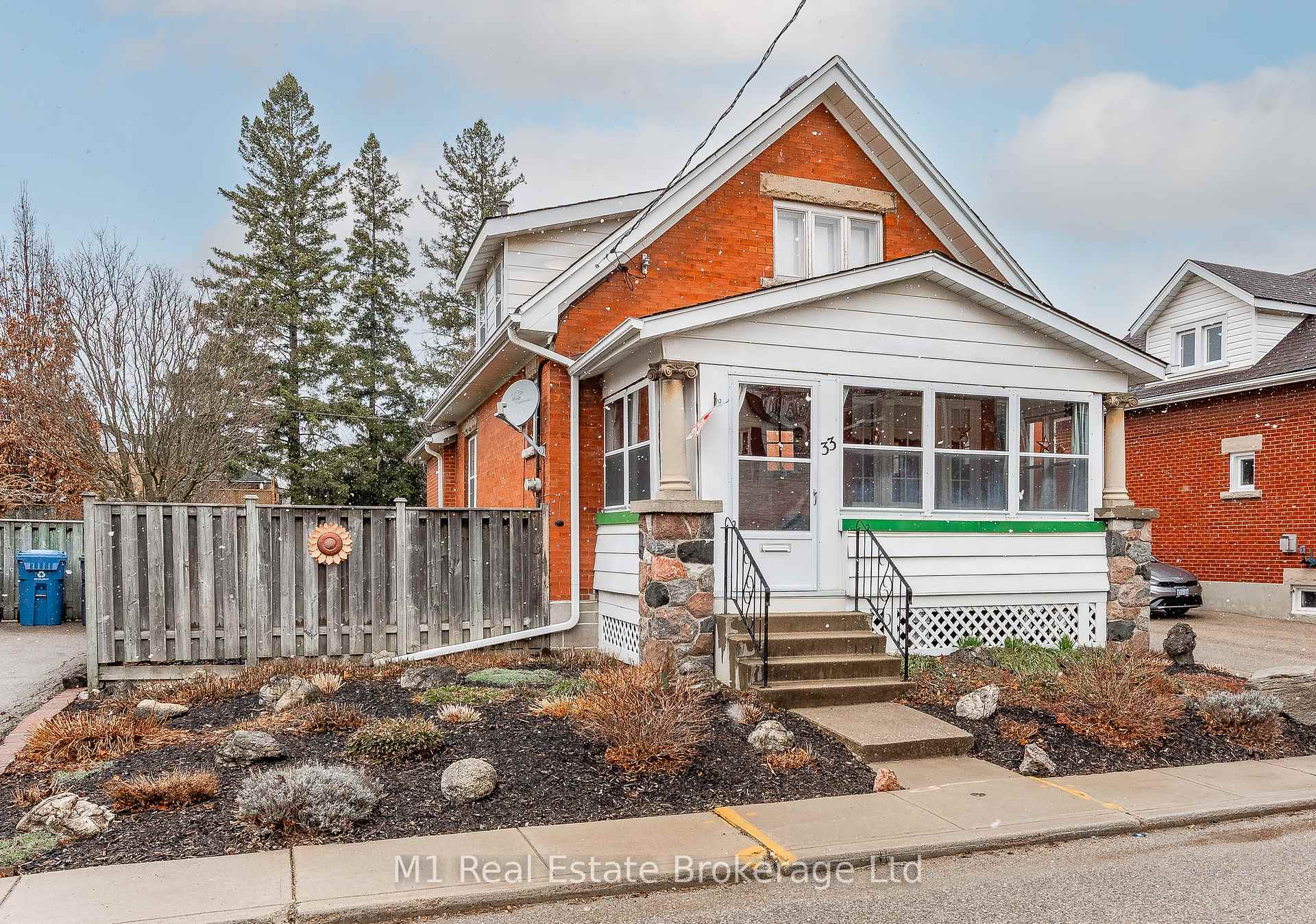 Photo 3 of 33 Verney Street, Guelph, Exhibition Park — HOMEH