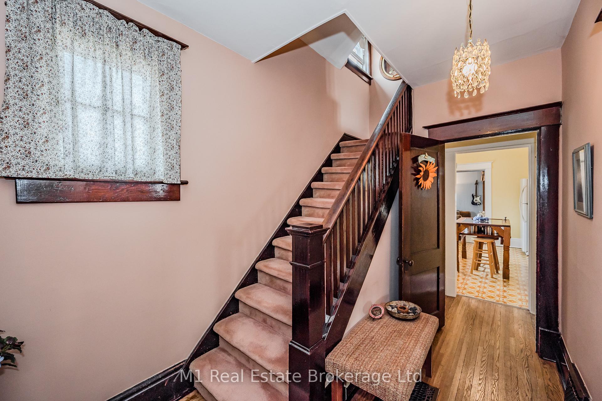 Photo 10 of 33 Verney Street, Guelph, Exhibition Park — HOMEH