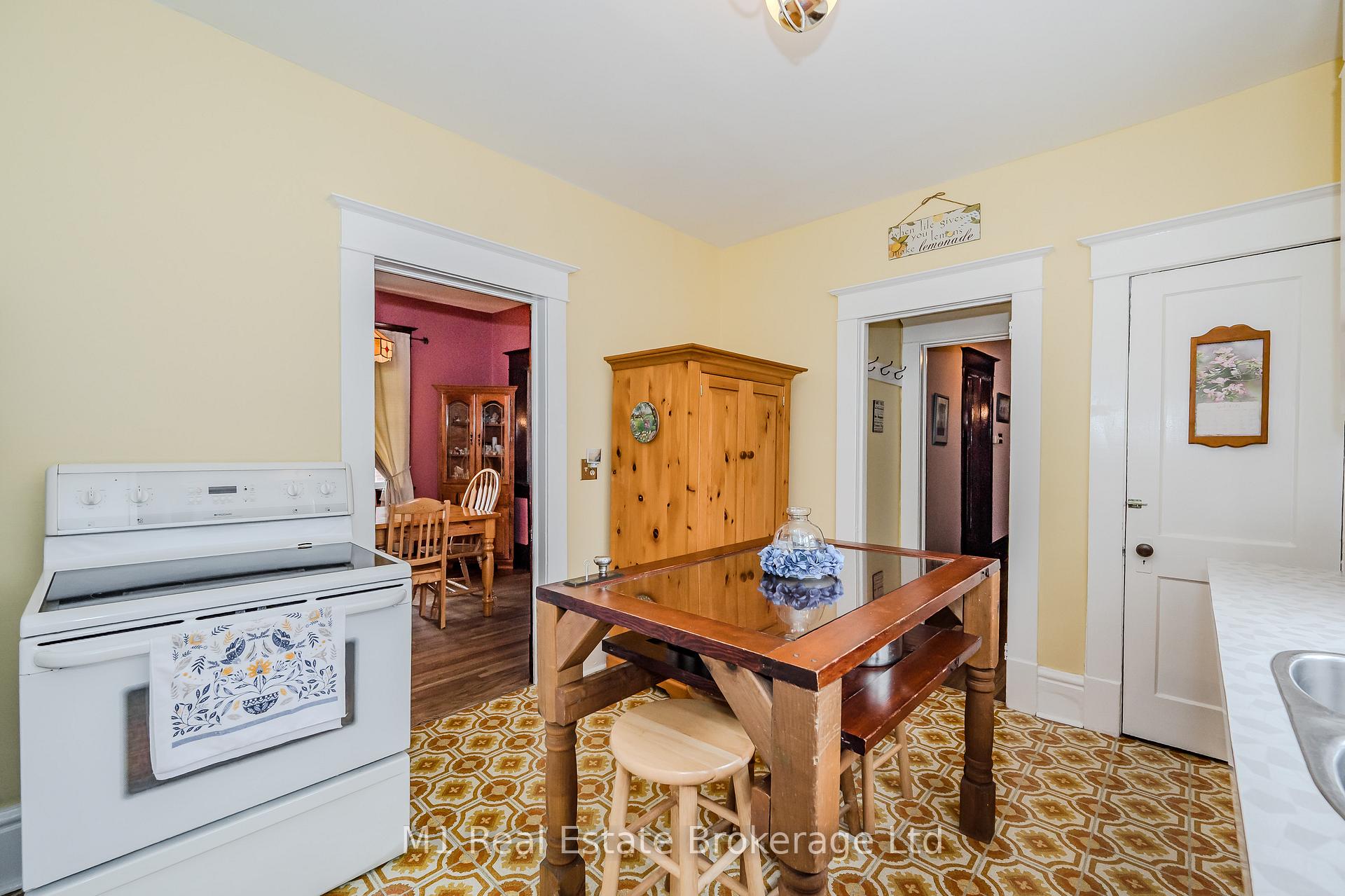 Photo 24 of 33 Verney Street, Guelph, Exhibition Park — HOMEH