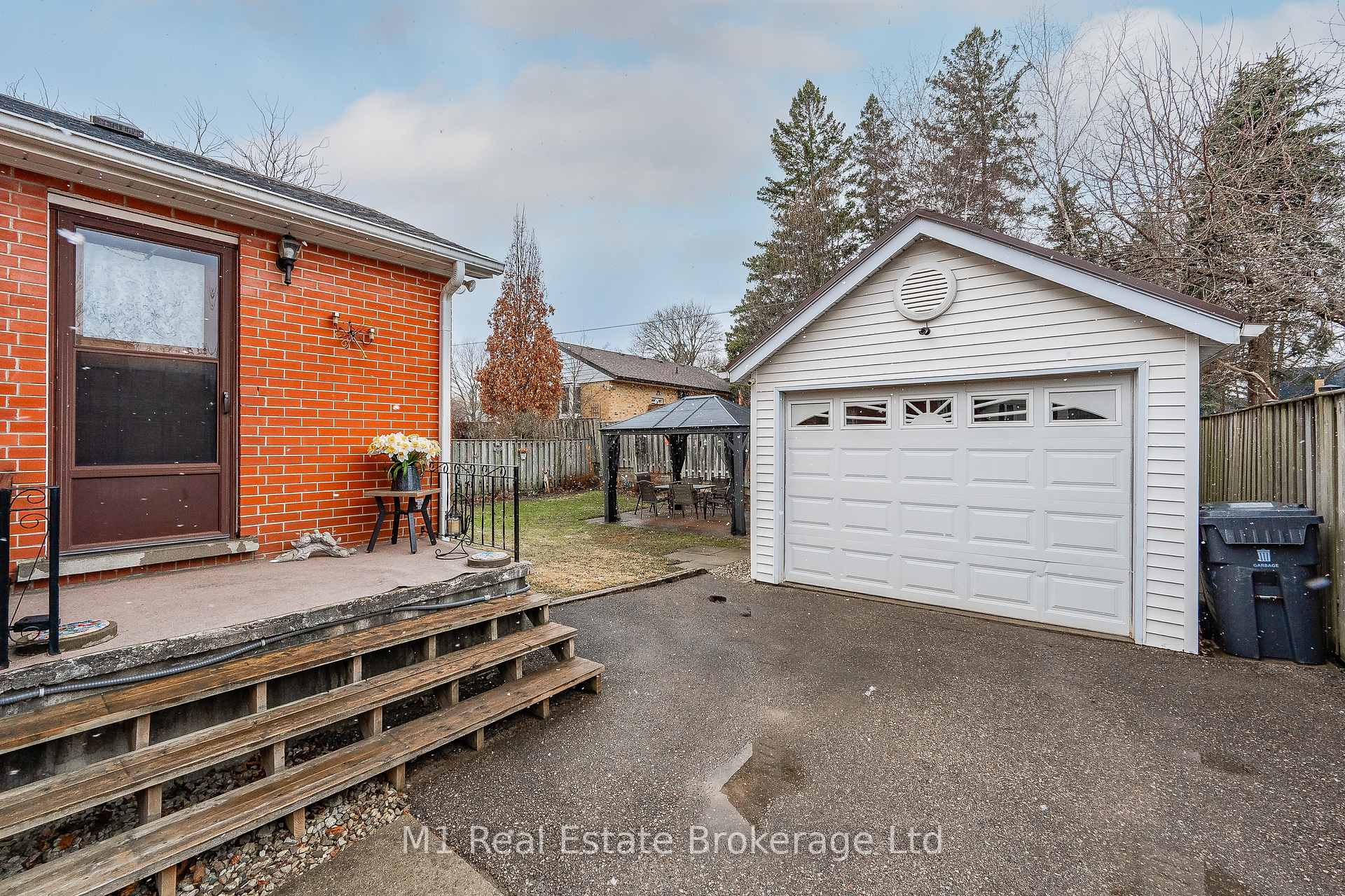 Photo 35 of 33 Verney Street, Guelph, Exhibition Park — HOMEH