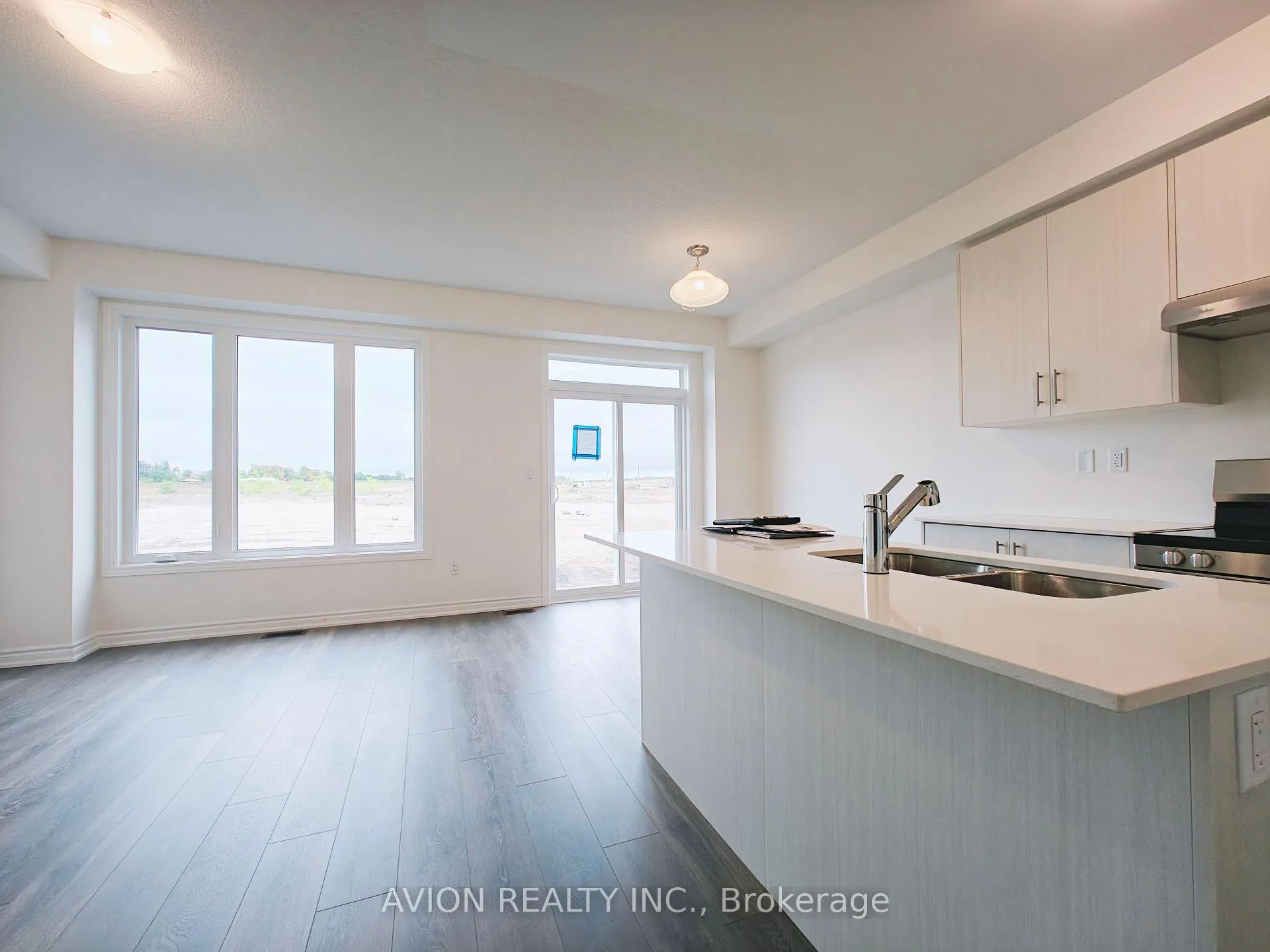 Photo 1 of 137 Greer Street, Barrie, Rural Barrie Southwest — HOMEH