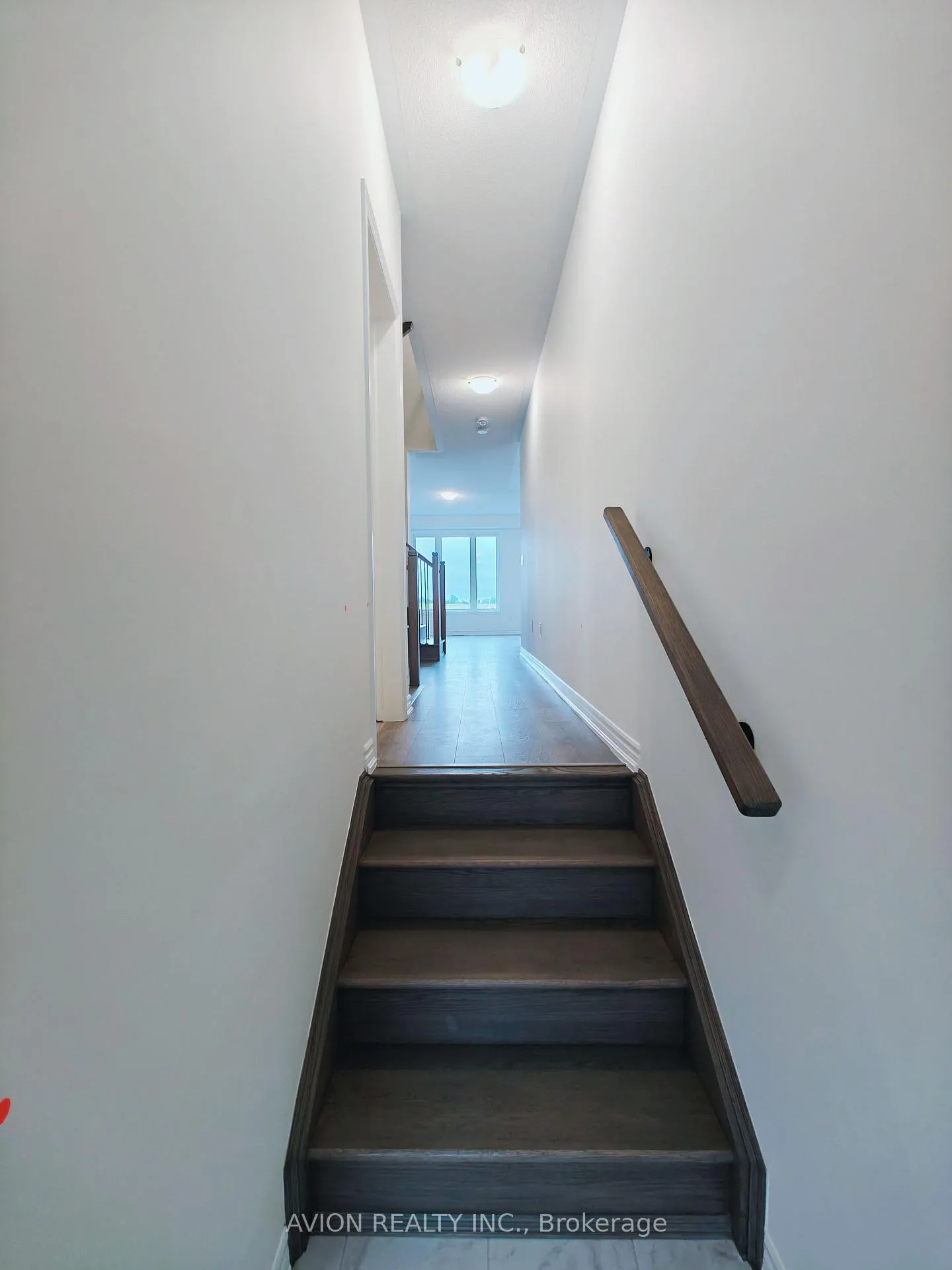 Photo 5 of 137 Greer Street, Barrie, Rural Barrie Southwest — HOMEH