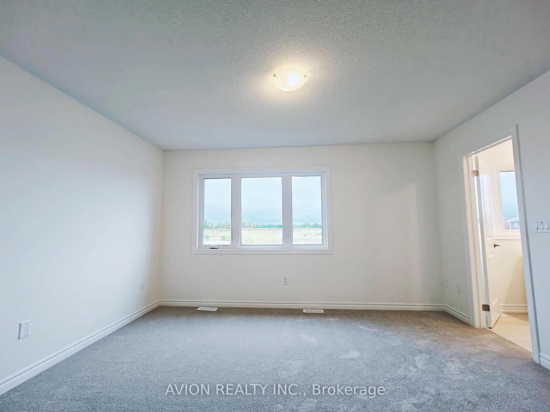 Photo 9 of 137 Greer Street, Barrie, Rural Barrie Southwest — HOMEH