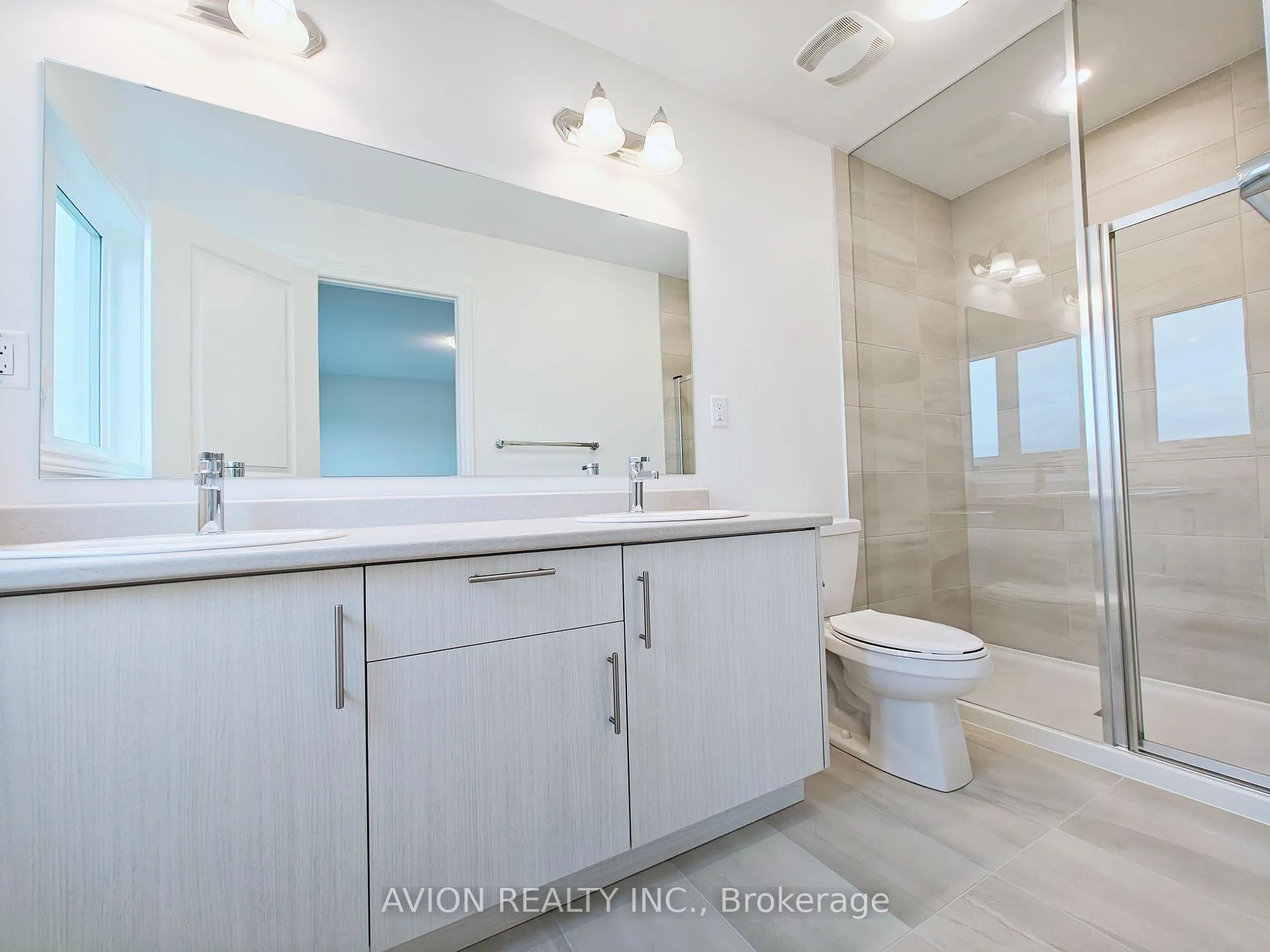 Photo 10 of 137 Greer Street, Barrie, Rural Barrie Southwest — HOMEH