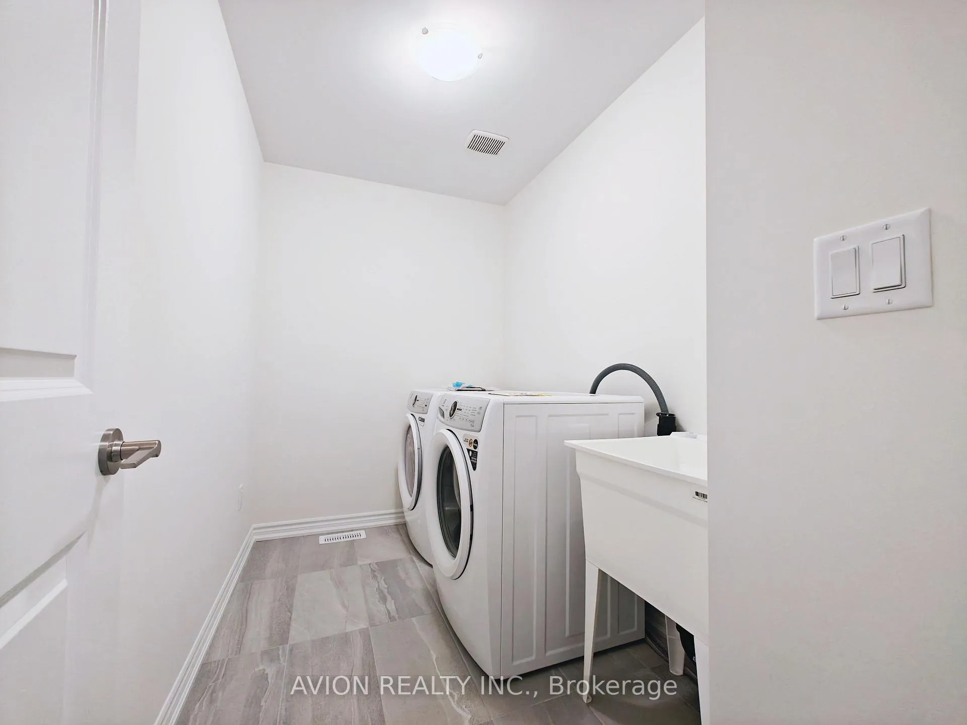 Photo 13 of 137 Greer Street, Barrie, Rural Barrie Southwest — HOMEH