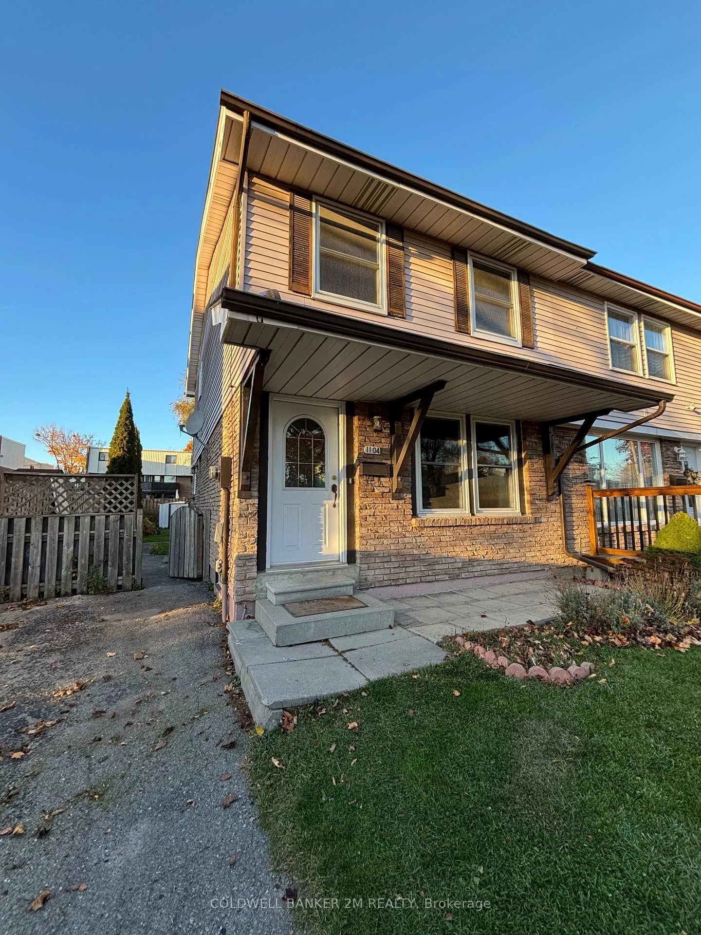 Photo 2 of 1104 Venus Crescent, Oshawa, Lakeview — HOMEH