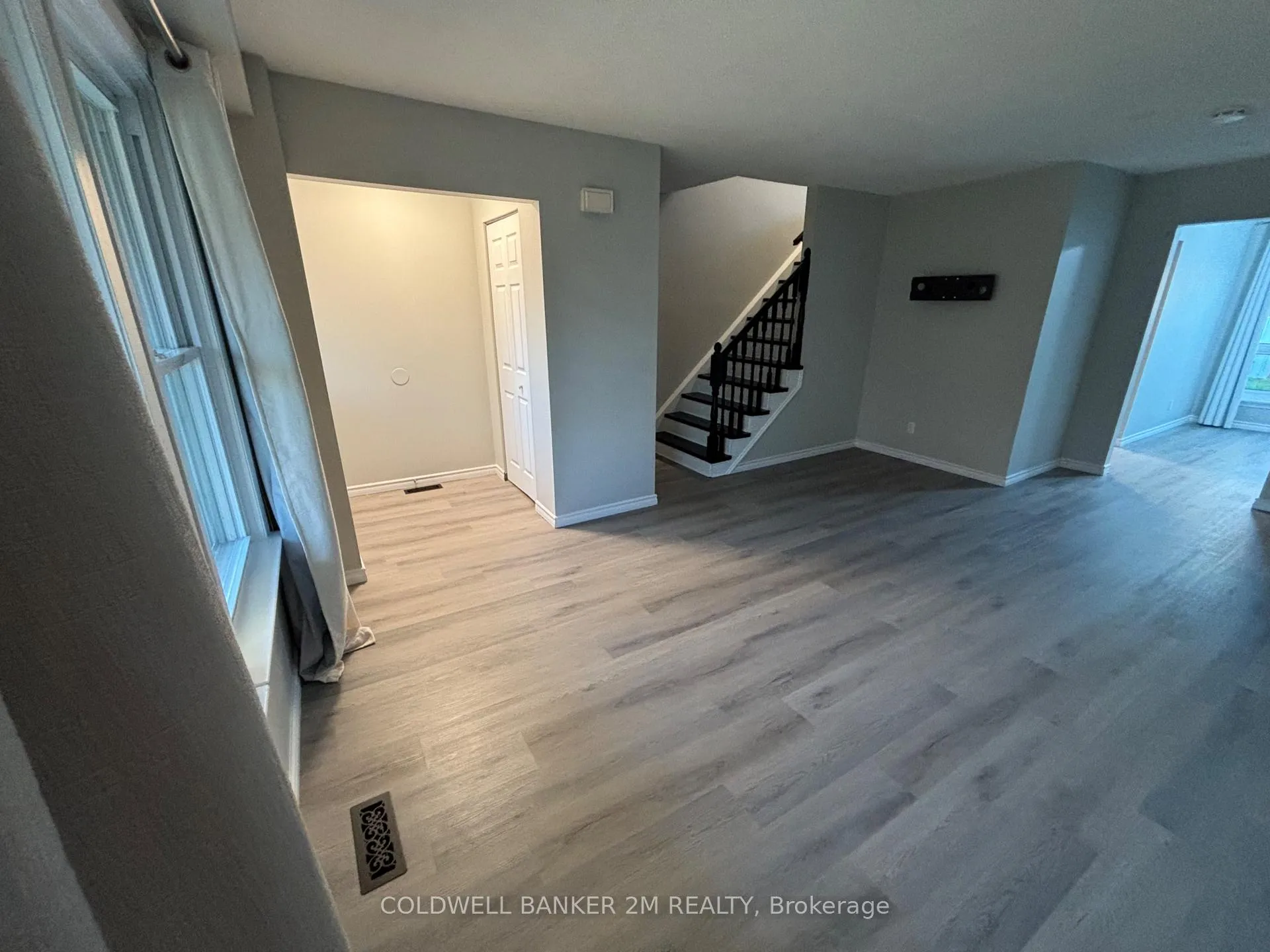 Photo 3 of 1104 Venus Crescent, Oshawa, Lakeview — HOMEH