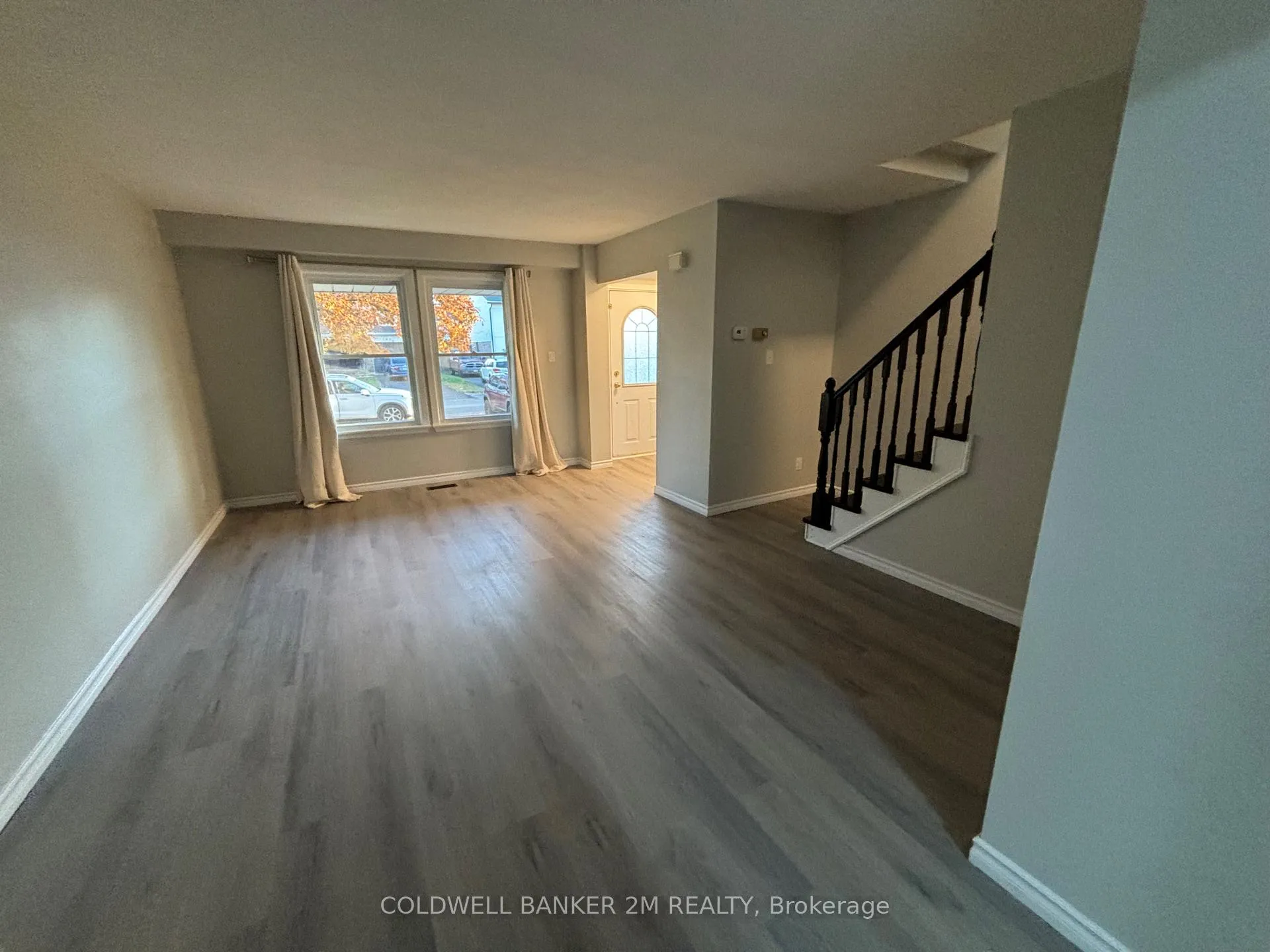 Photo 4 of 1104 Venus Crescent, Oshawa, Lakeview — HOMEH