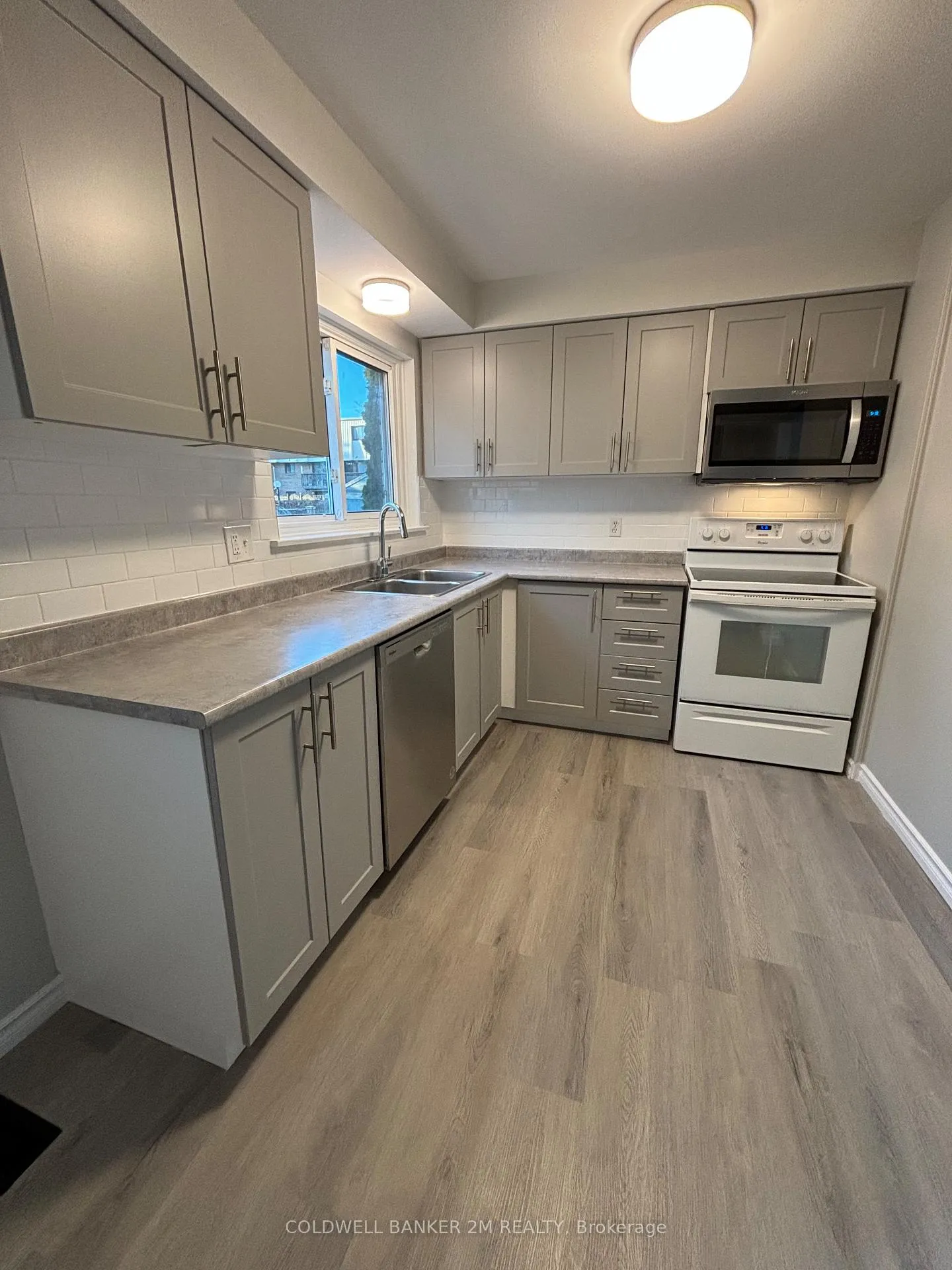 Photo 5 of 1104 Venus Crescent, Oshawa, Lakeview — HOMEH