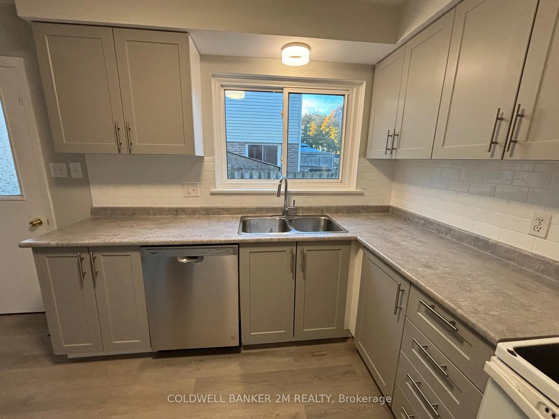 Photo 6 of 1104 Venus Crescent, Oshawa, Lakeview — HOMEH