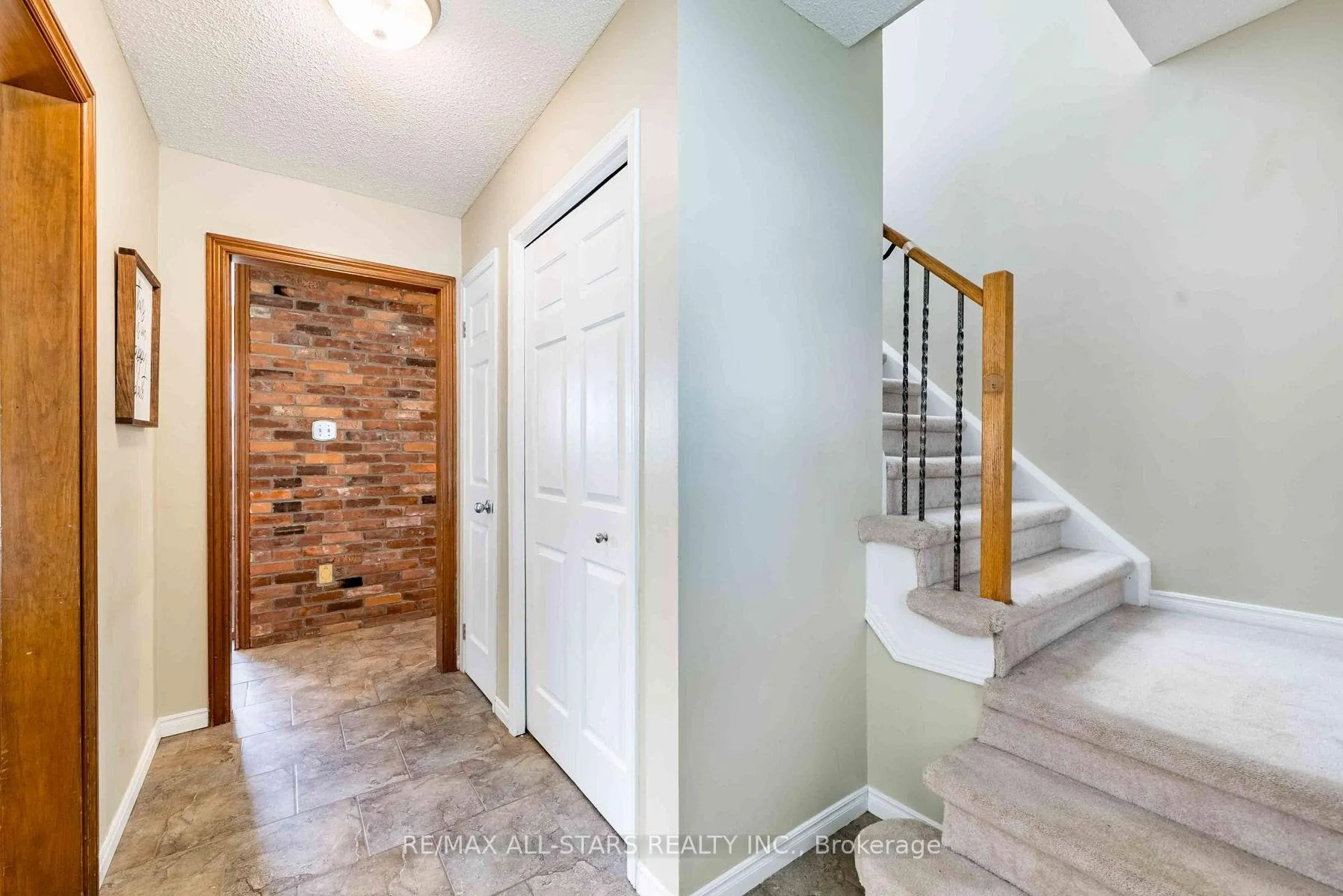 Photo 5 of 90 Chester Crescent, Scugog, Port Perry — HOMEH