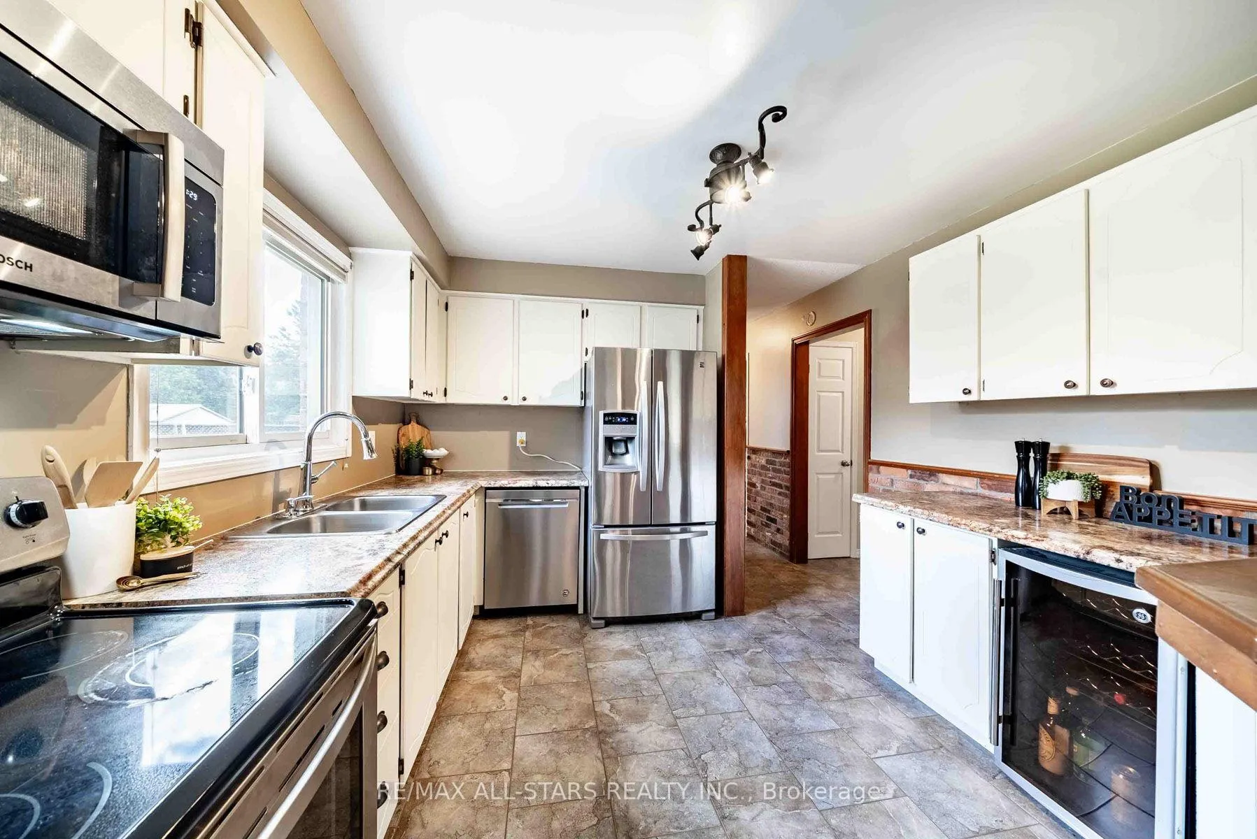 Photo 14 of 90 Chester Crescent, Scugog, Port Perry — HOMEH