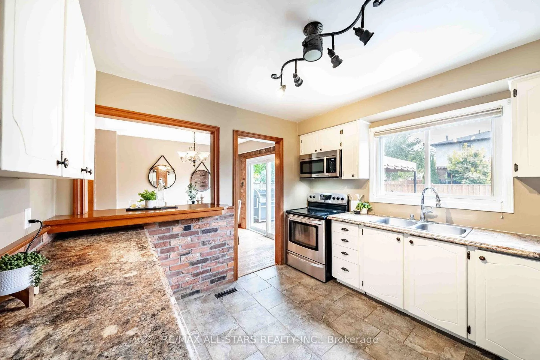 Photo 15 of 90 Chester Crescent, Scugog, Port Perry — HOMEH