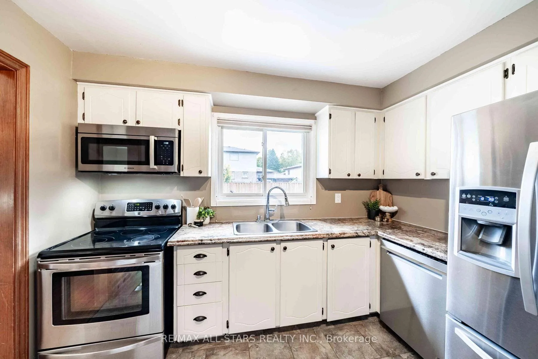 Photo 16 of 90 Chester Crescent, Scugog, Port Perry — HOMEH
