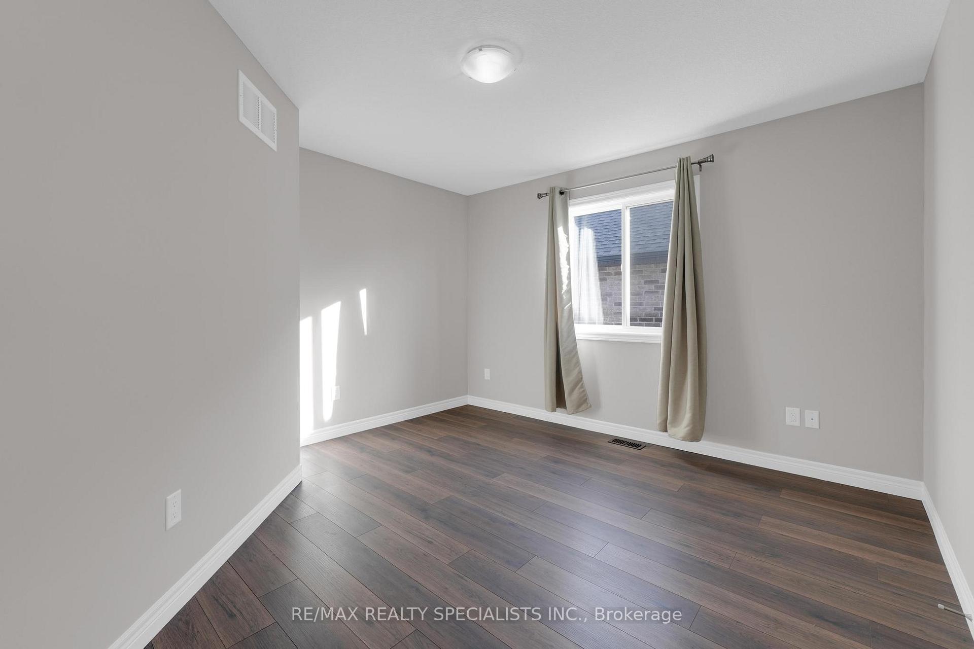Photo 35 of 41 Donland Avenue, Grimsby, Grimsby West — HOMEH